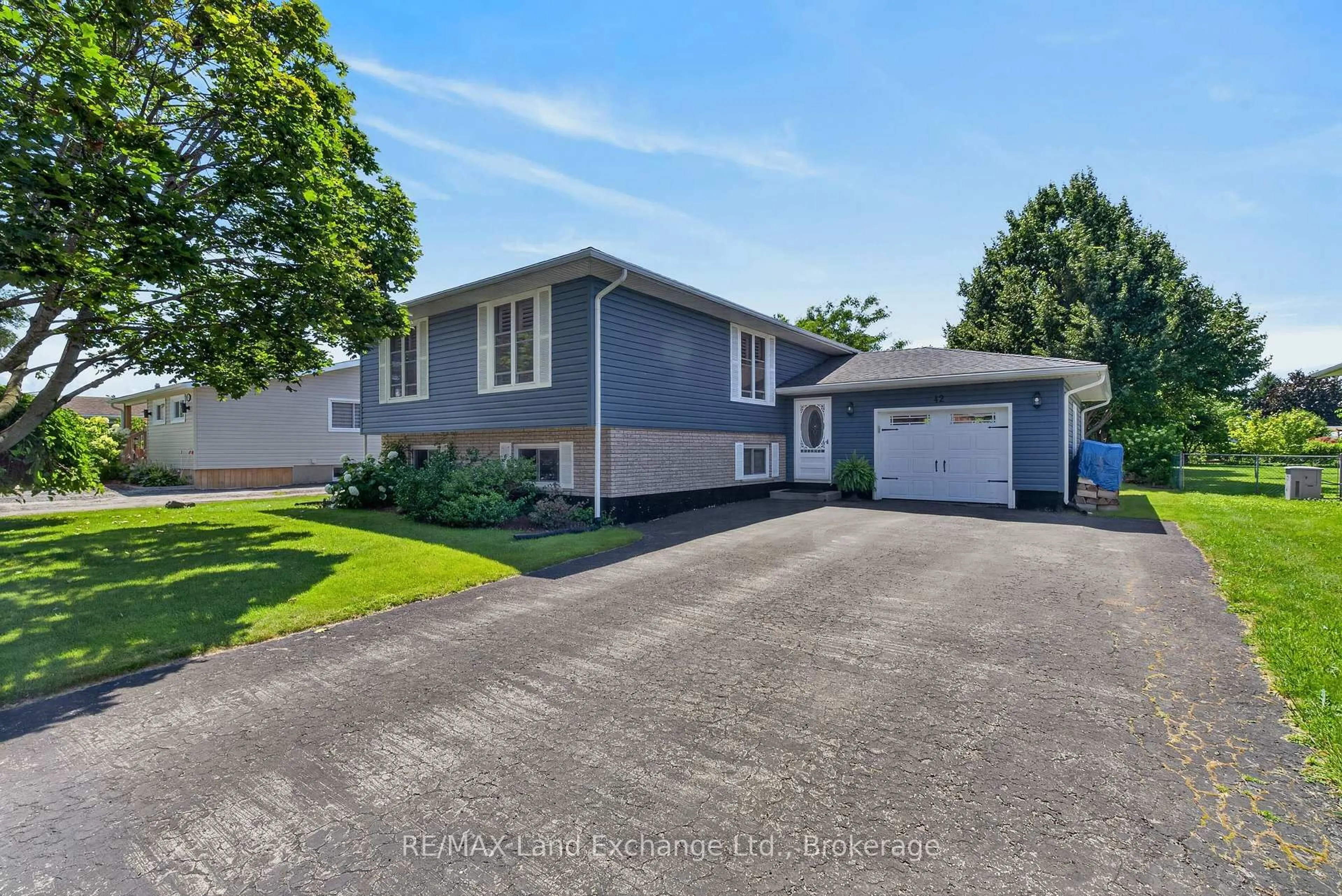 A pic from outside/outdoor area/front of a property/back of a property/a pic from drone, street for 42 Webster St, Kincardine Ontario N0G 2T0