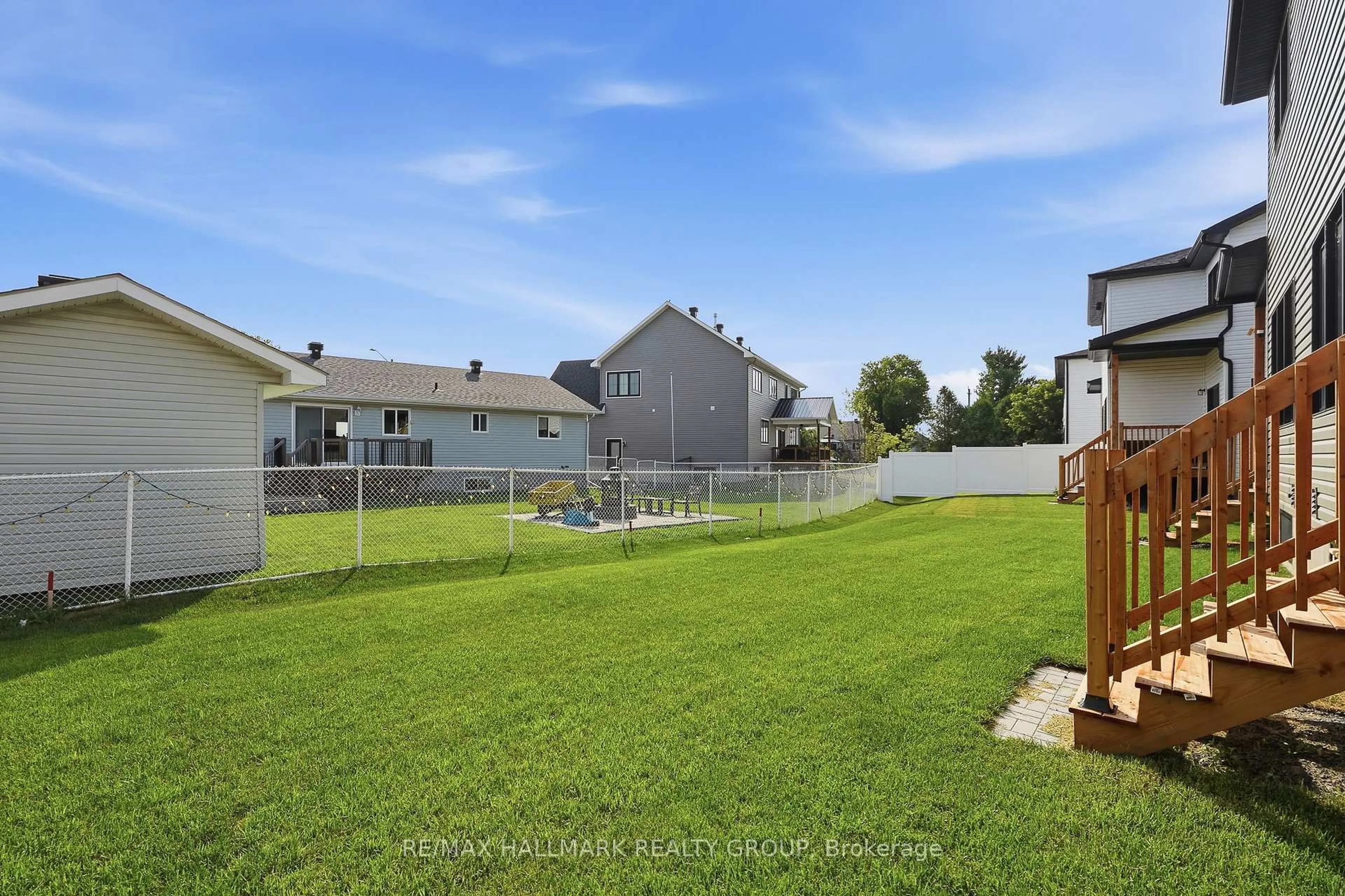 A pic from outside/outdoor area/front of a property/back of a property/a pic from drone, water/lake/river/ocean view for 146 ELIZABETH Dr, North Dundas Ontario K0C 1H0