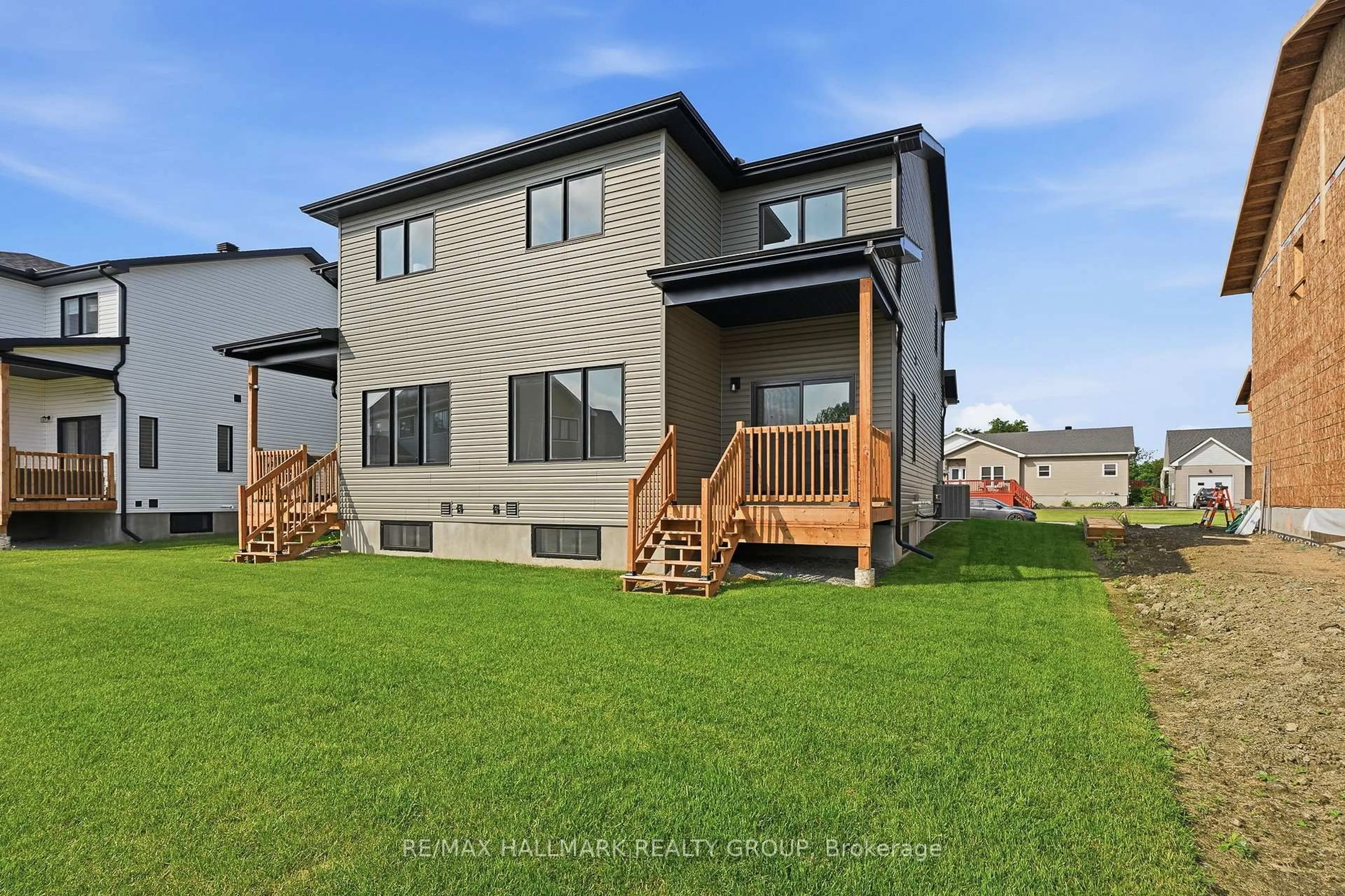 Home with vinyl exterior material, unknown for 146 ELIZABETH Dr, North Dundas Ontario K0C 1H0