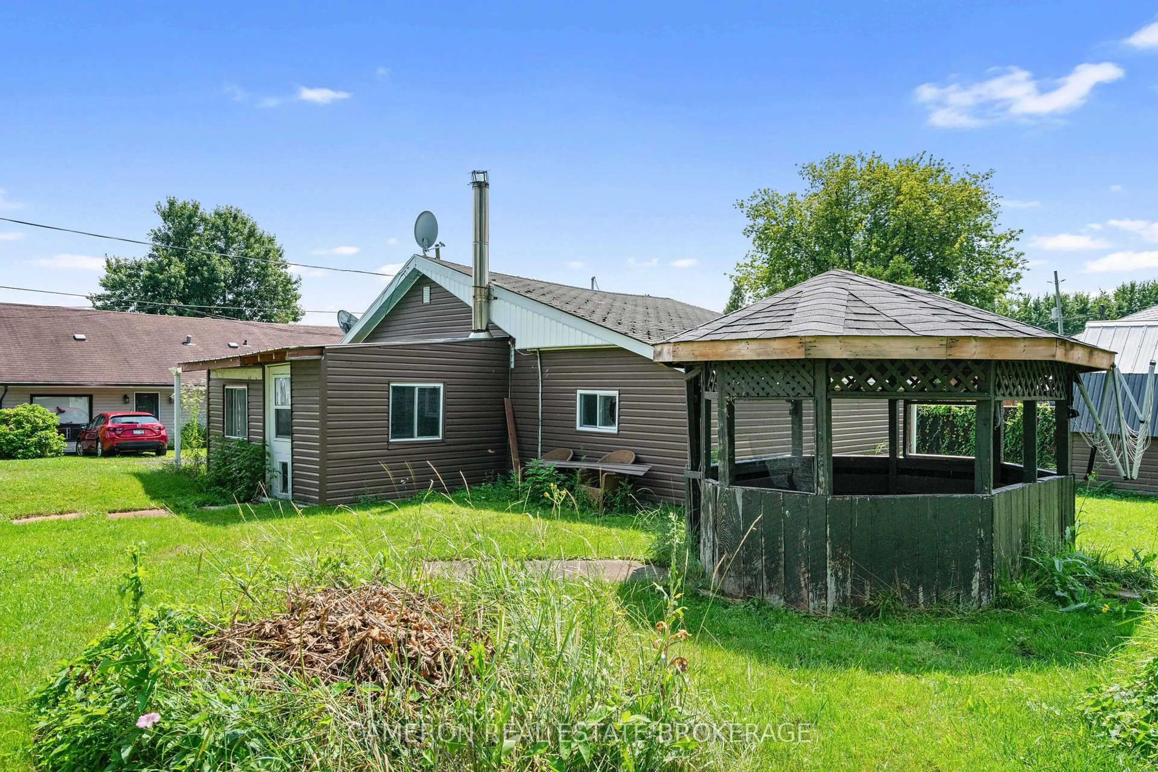 A pic from outside/outdoor area/front of a property/back of a property/a pic from drone, unknown for 19407 Malibu Lane, South Glengarry Ontario K0C 2E0