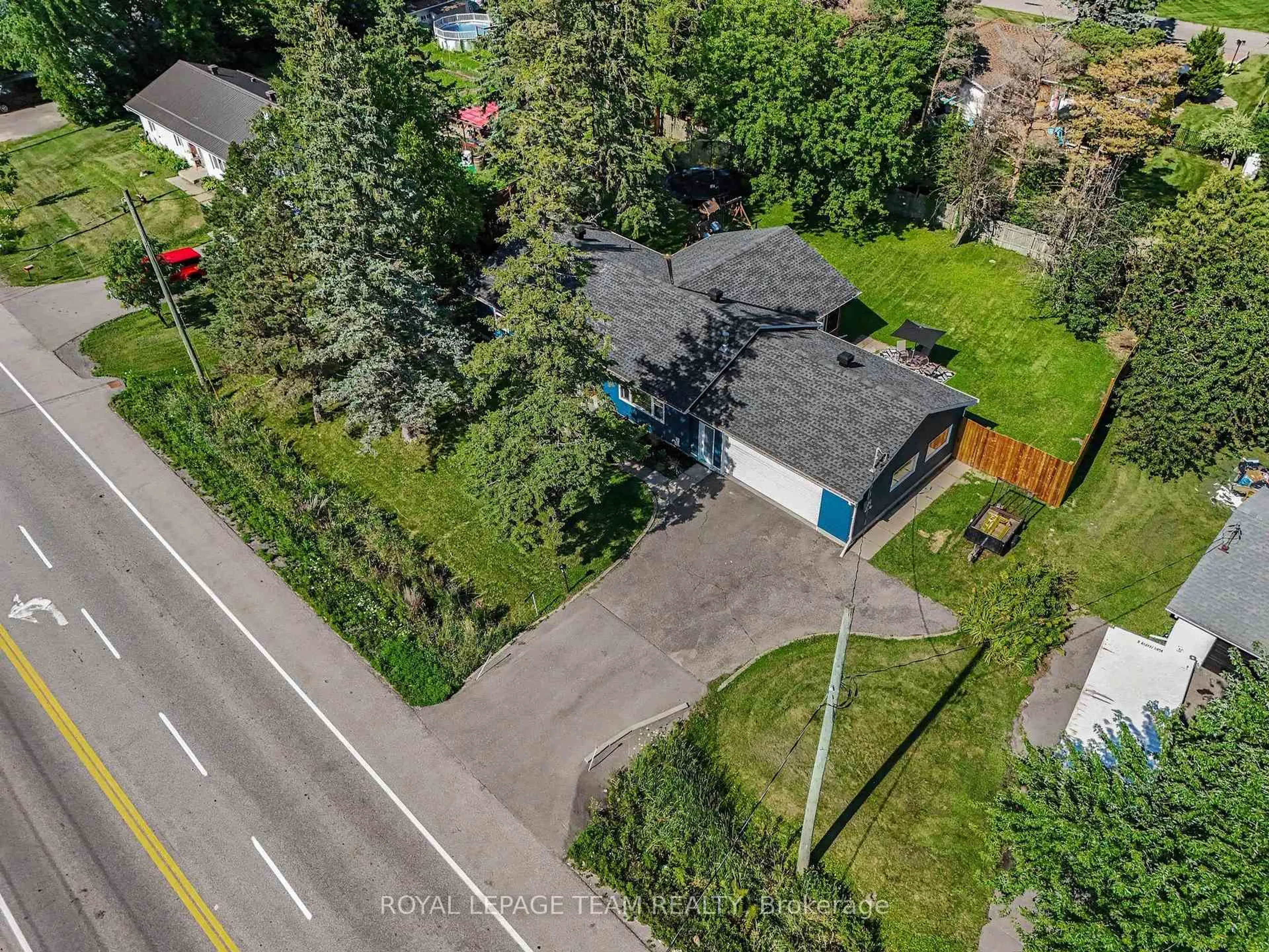 A pic from outside/outdoor area/front of a property/back of a property/a pic from drone, street for 2477 Merivale Rd, Ottawa Ontario K2C 3H1