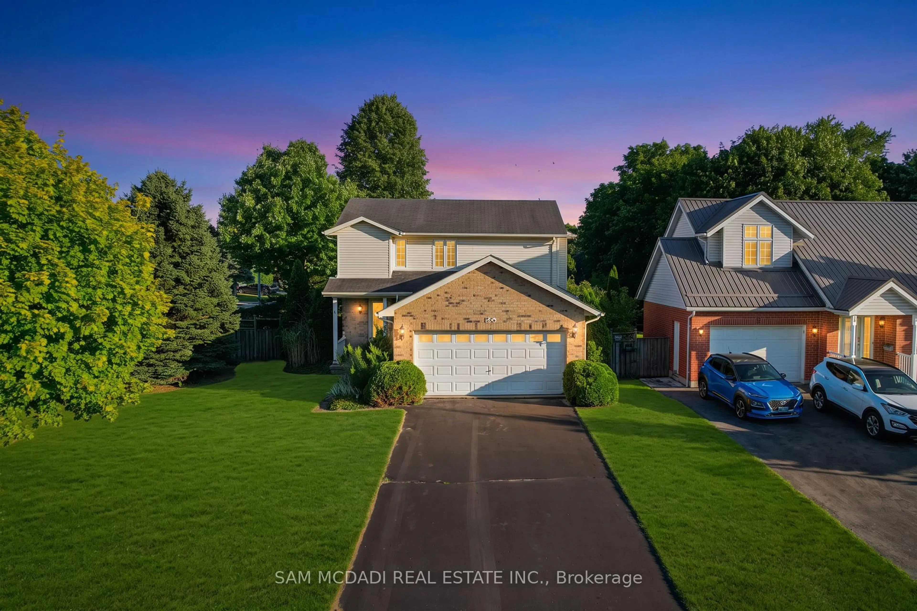 A pic from outside/outdoor area/front of a property/back of a property/a pic from drone, street for 33 Barker St, Tillsonburg Ontario N4G 1E4