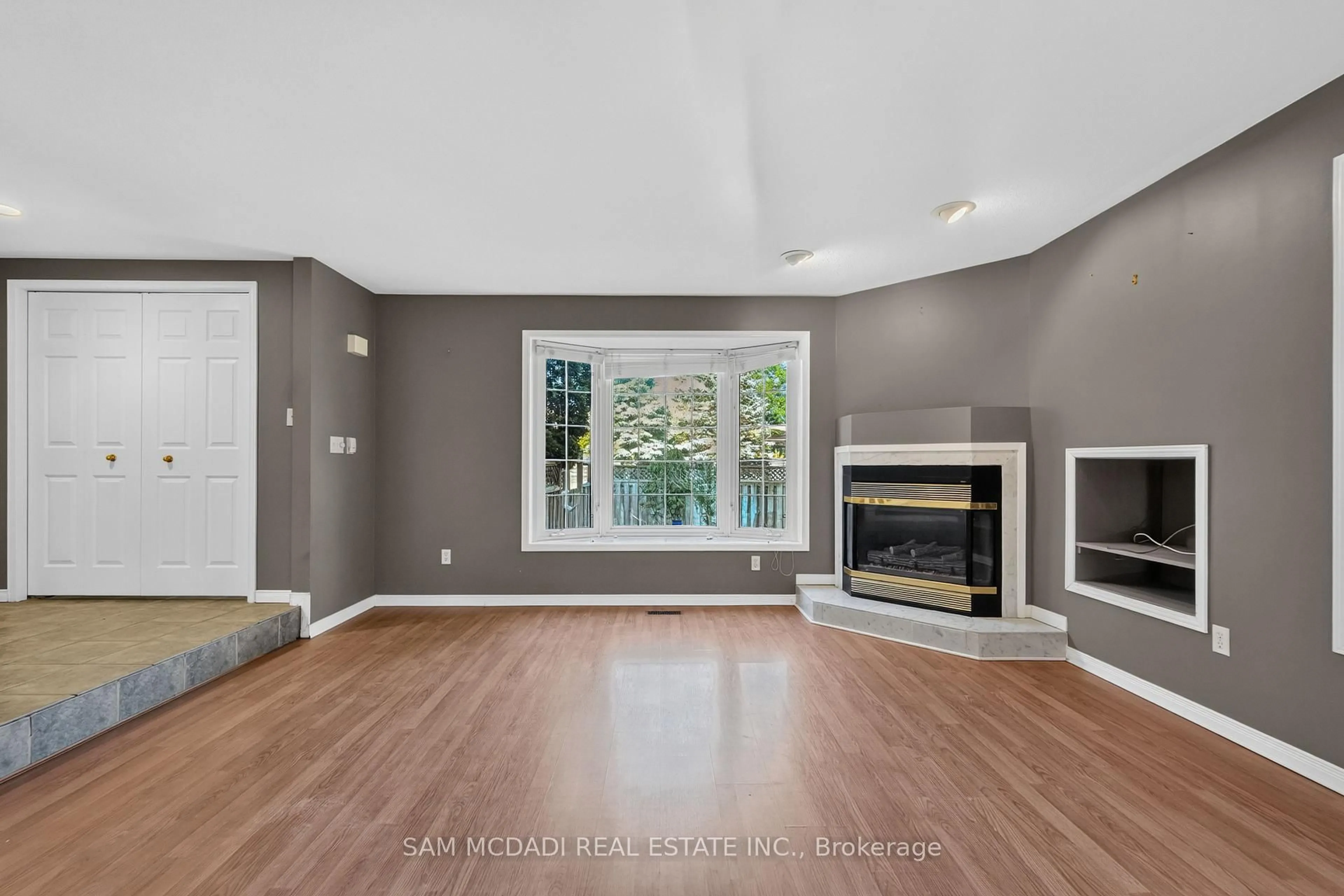 Living room with furniture, unknown for 33 Barker St, Tillsonburg Ontario N4G 1E4