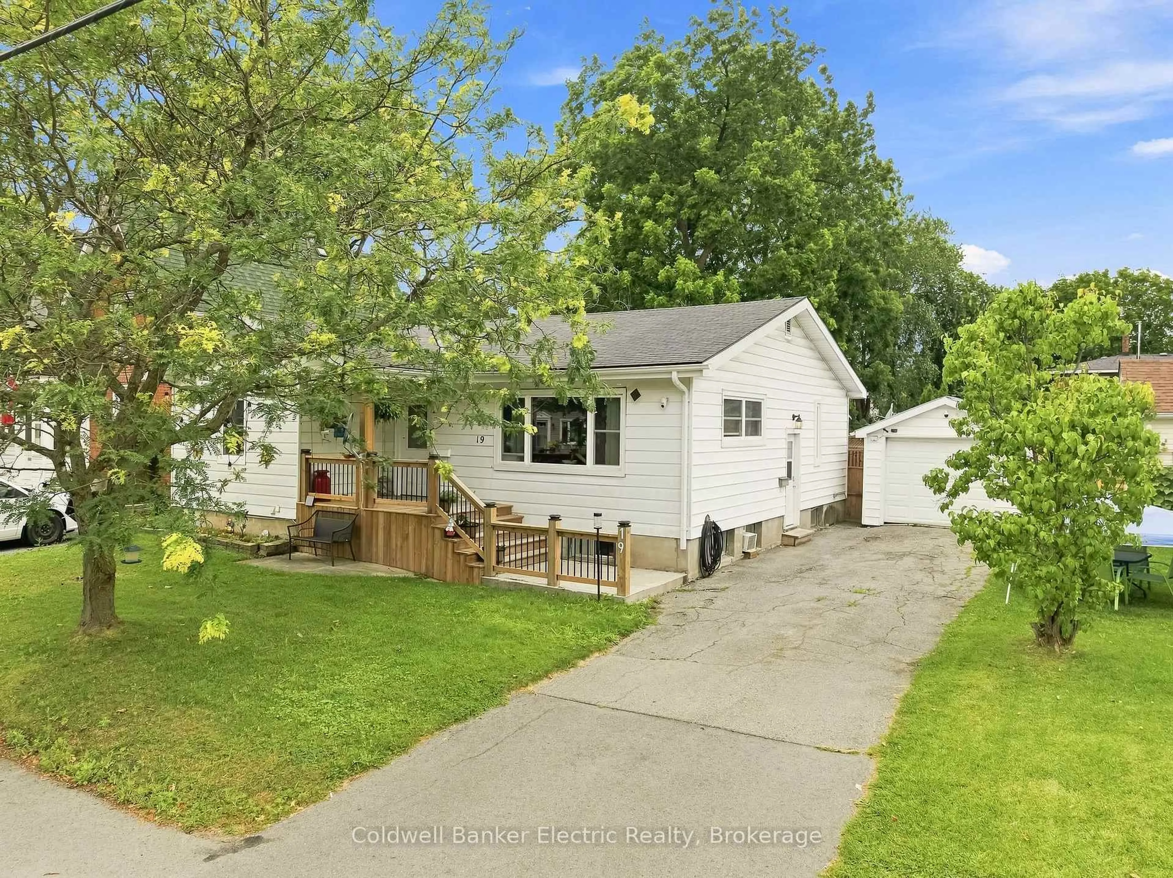 A pic from outside/outdoor area/front of a property/back of a property/a pic from drone, street for 19 Graham St, Greater Napanee Ontario K7R 1L6