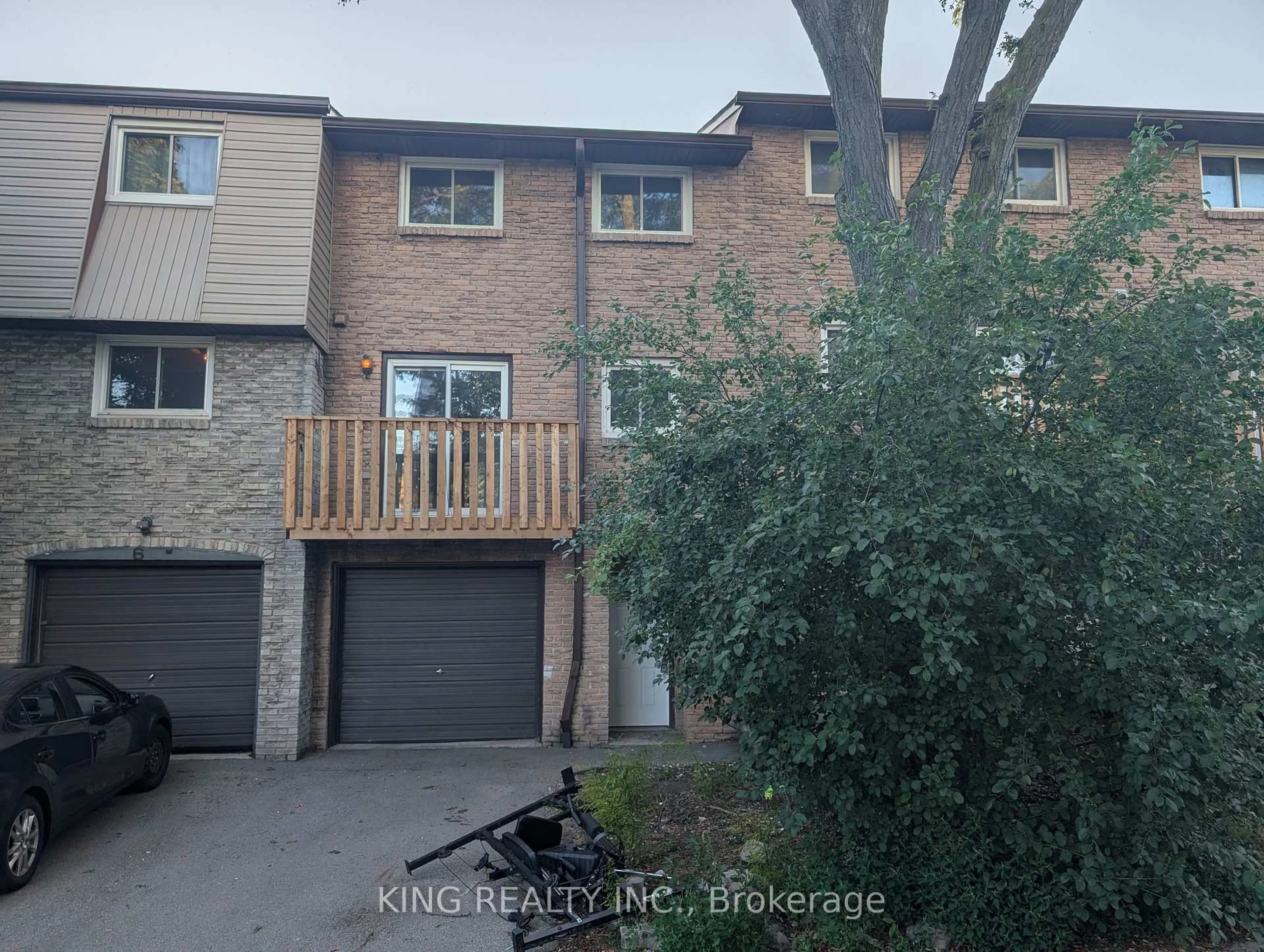 A pic from outside/outdoor area/front of a property/back of a property/a pic from drone, street for 985 Limeridge Rd #7, Hamilton Ontario L8W 1X9