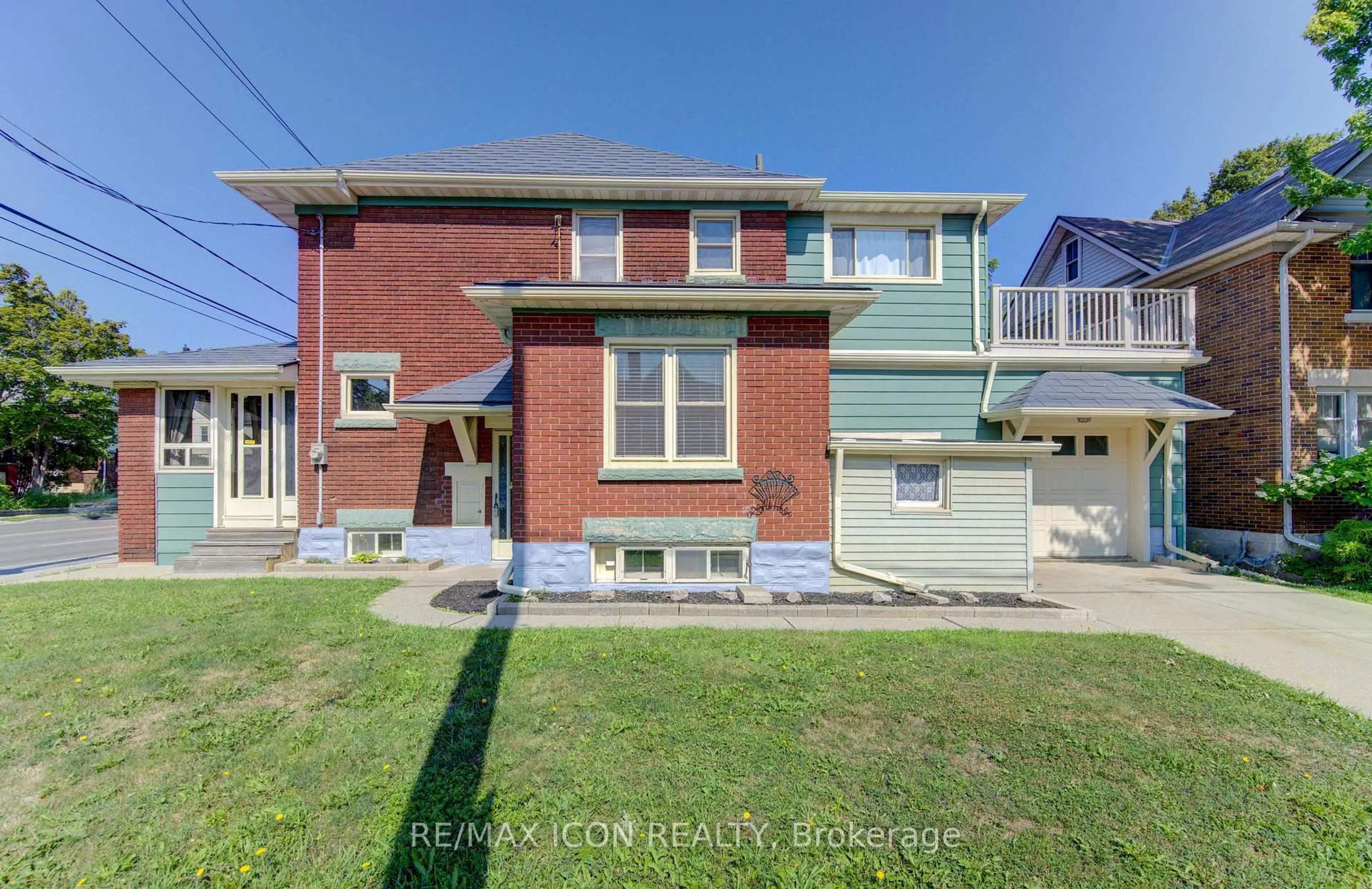 Home with brick exterior material, street for 224 Weber St, Kitchener Ontario N2H 1E8