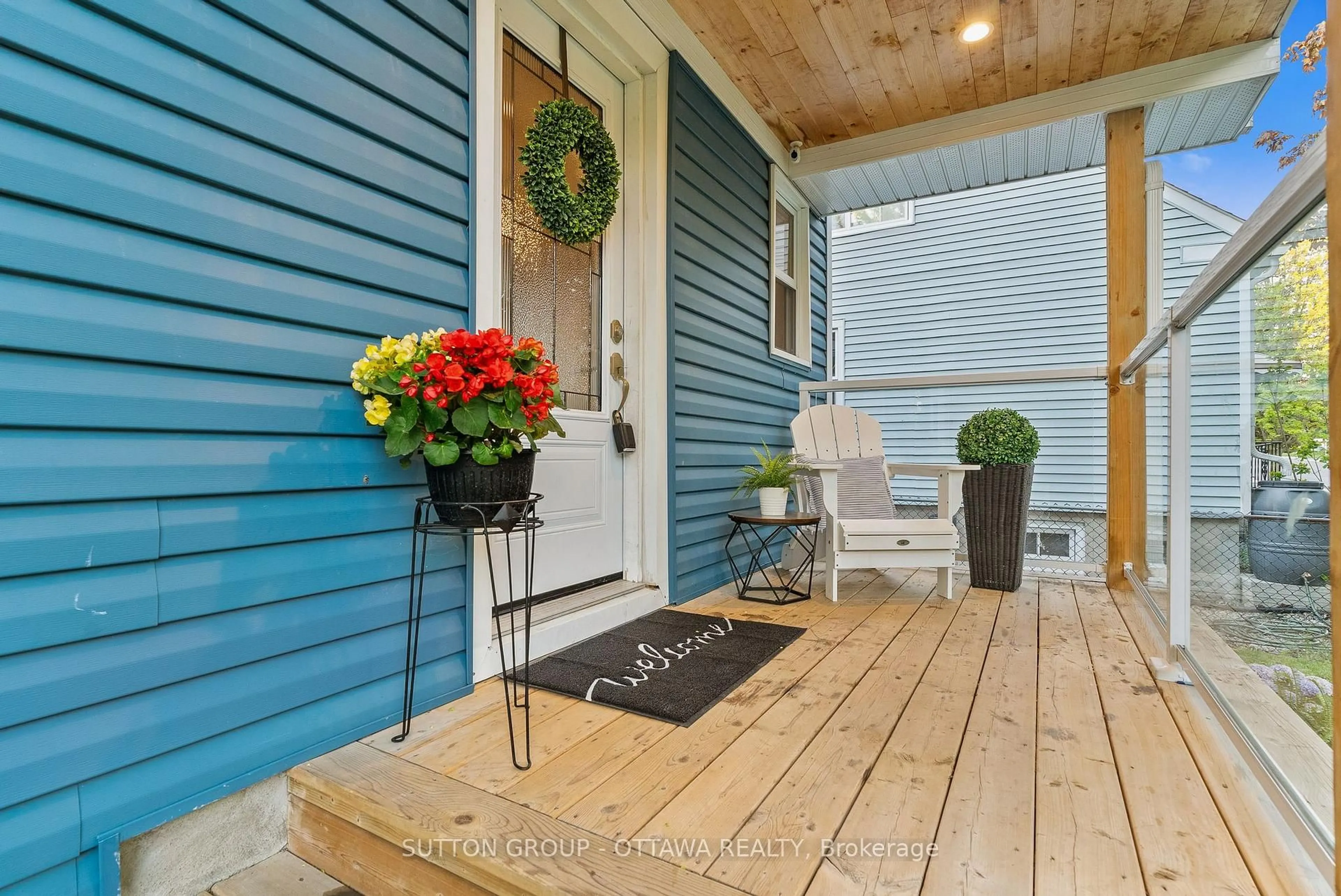 Patio, street for 409 Blake Blvd, Ottawa Ontario K1L 6L1