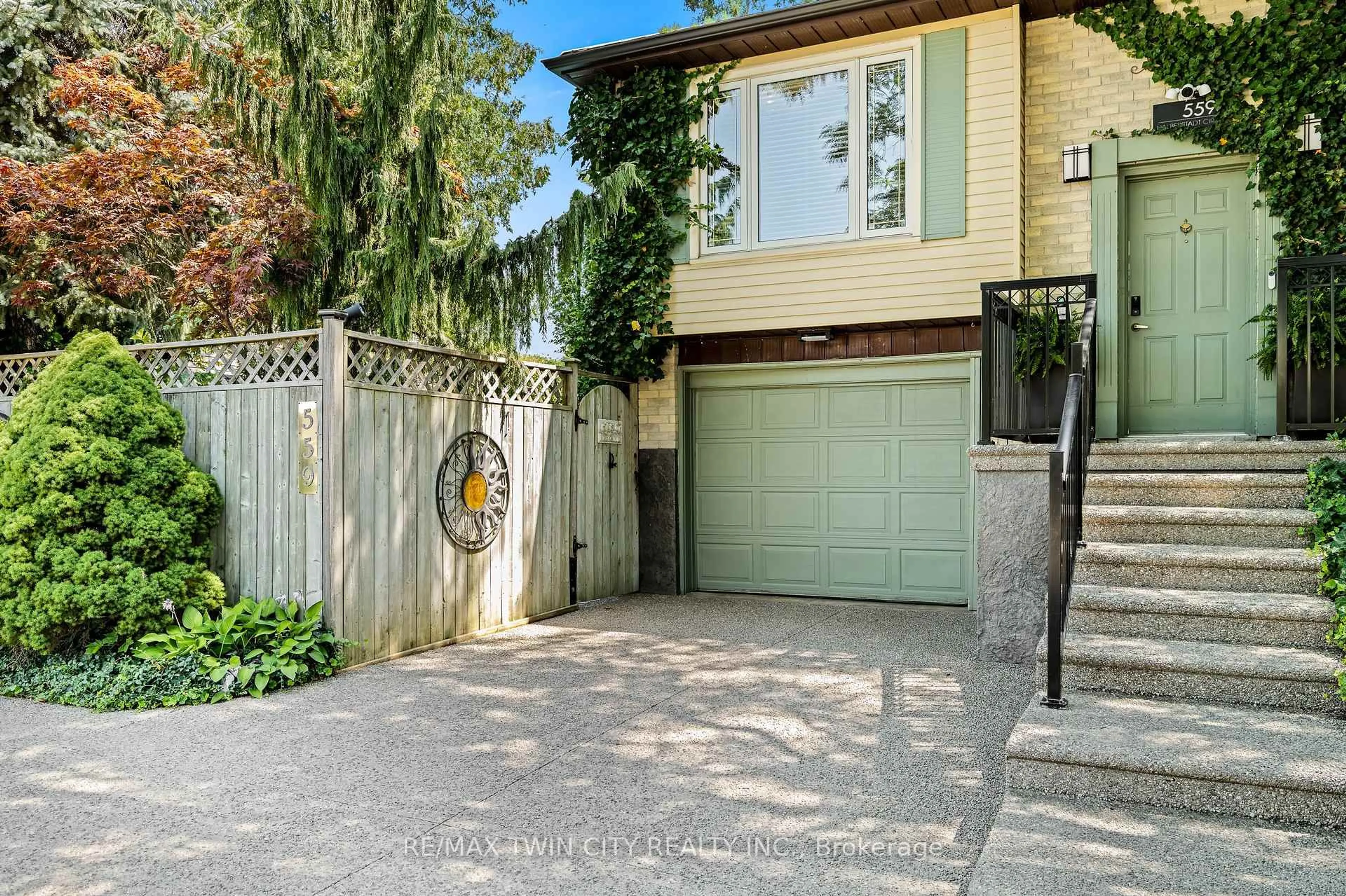 Unknown for 559 HALBERSTADT Circ, Cambridge Ontario N3H 5J5