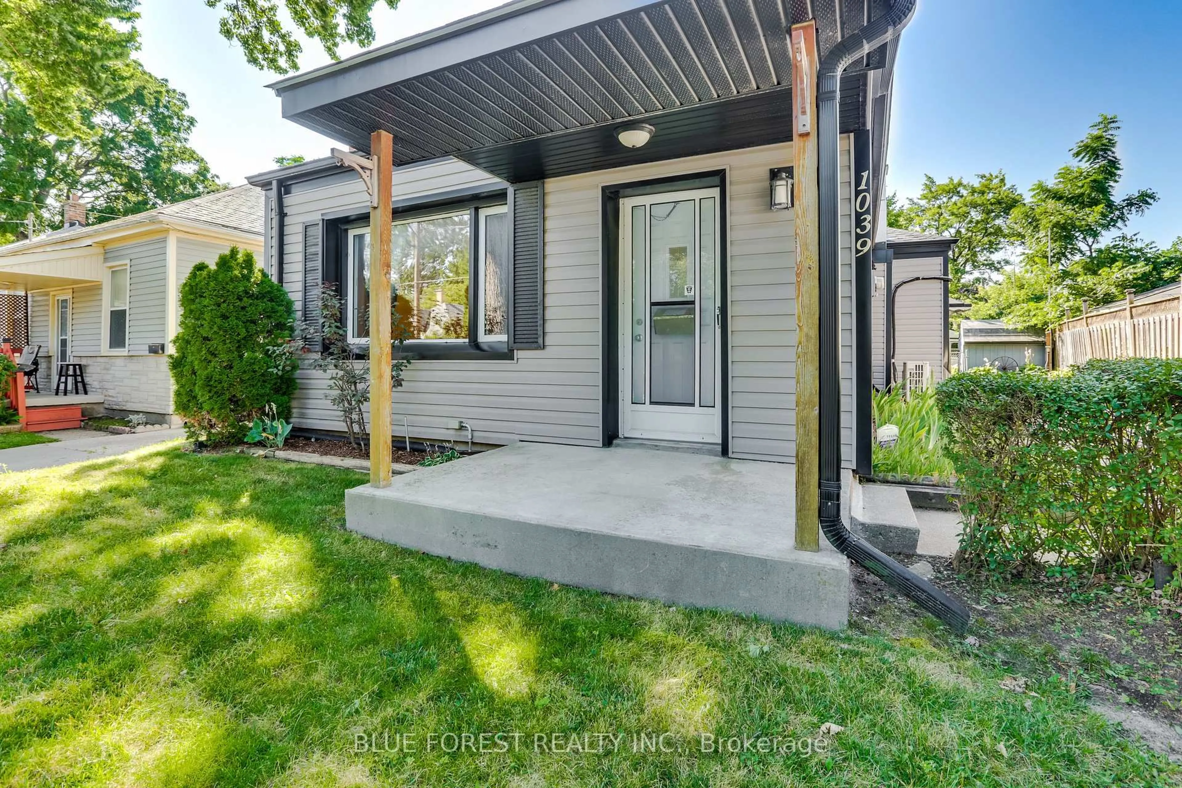 Unknown for 1039 Frances St, London East Ontario N5W 2L8