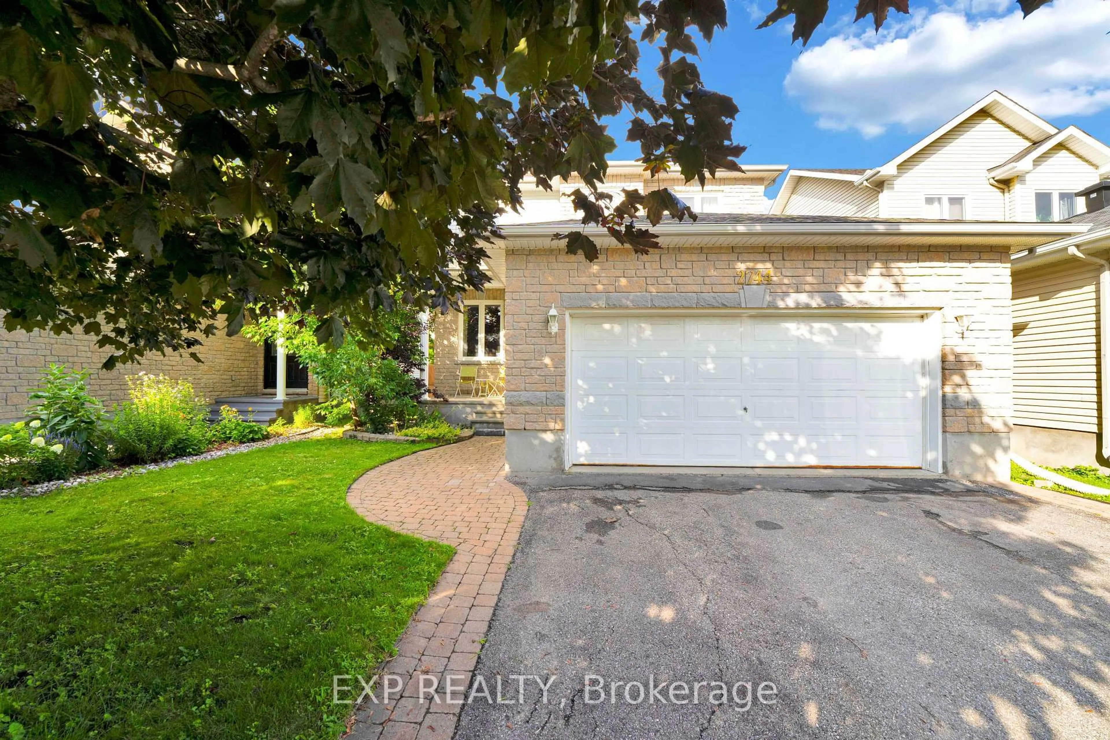 A pic from outside/outdoor area/front of a property/back of a property/a pic from drone, street for 2744 Sylvain St, Clarence-Rockland Ontario K4K 1S6