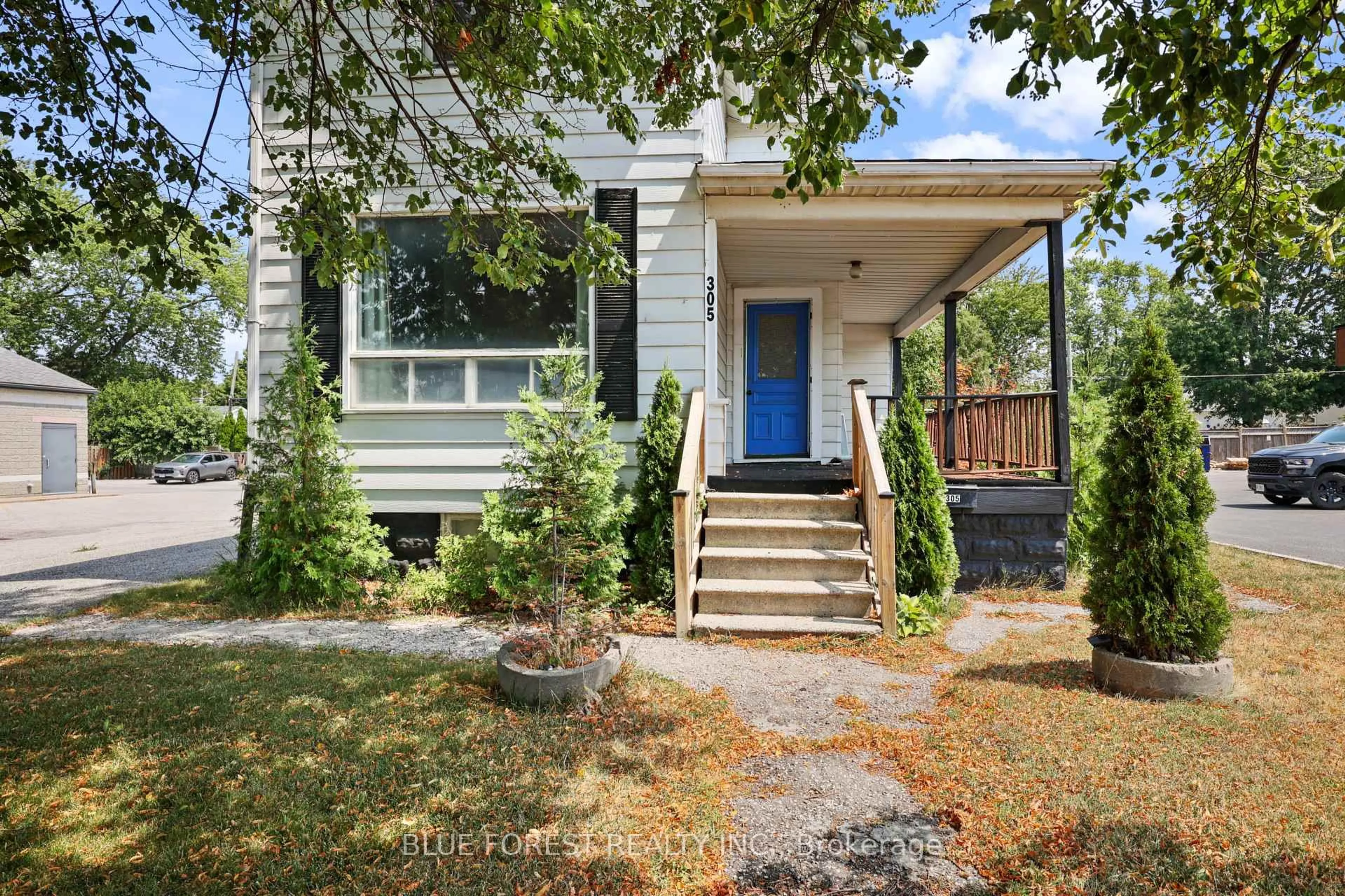 Home with vinyl exterior material, street for 305 St Clair St, Chatham-Kent Ontario N7L 3J8