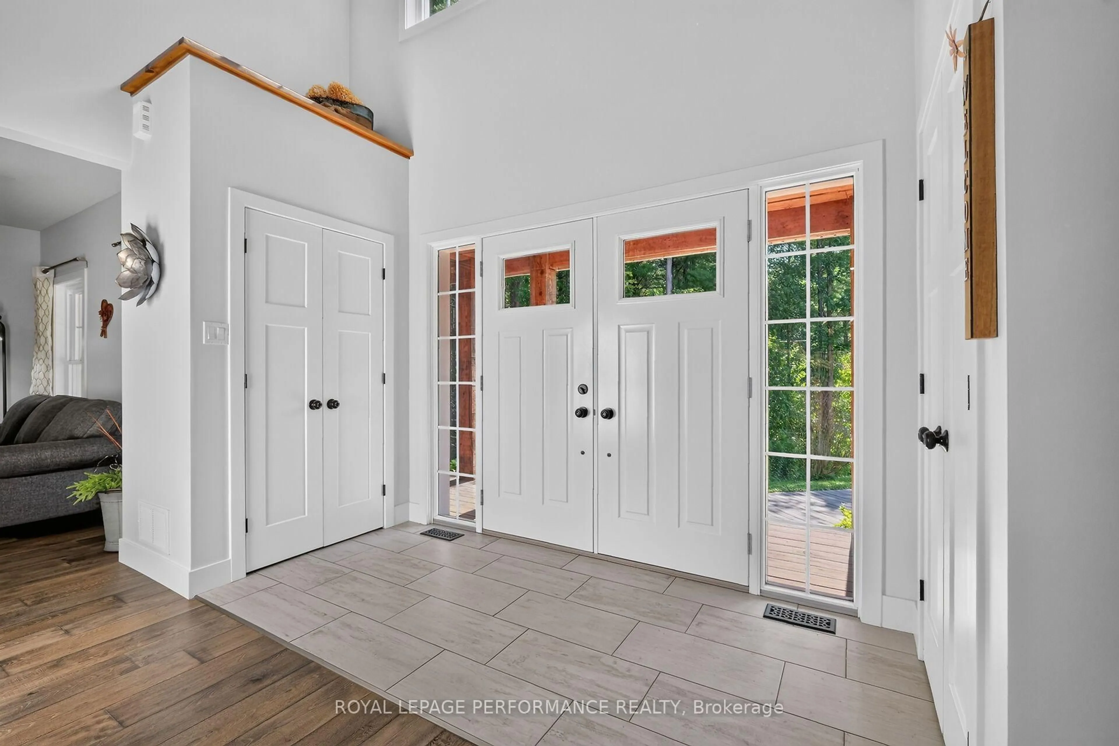 Indoor entryway for 1749 Albert Leroux Rd, The Nation Ontario K0A 1M0