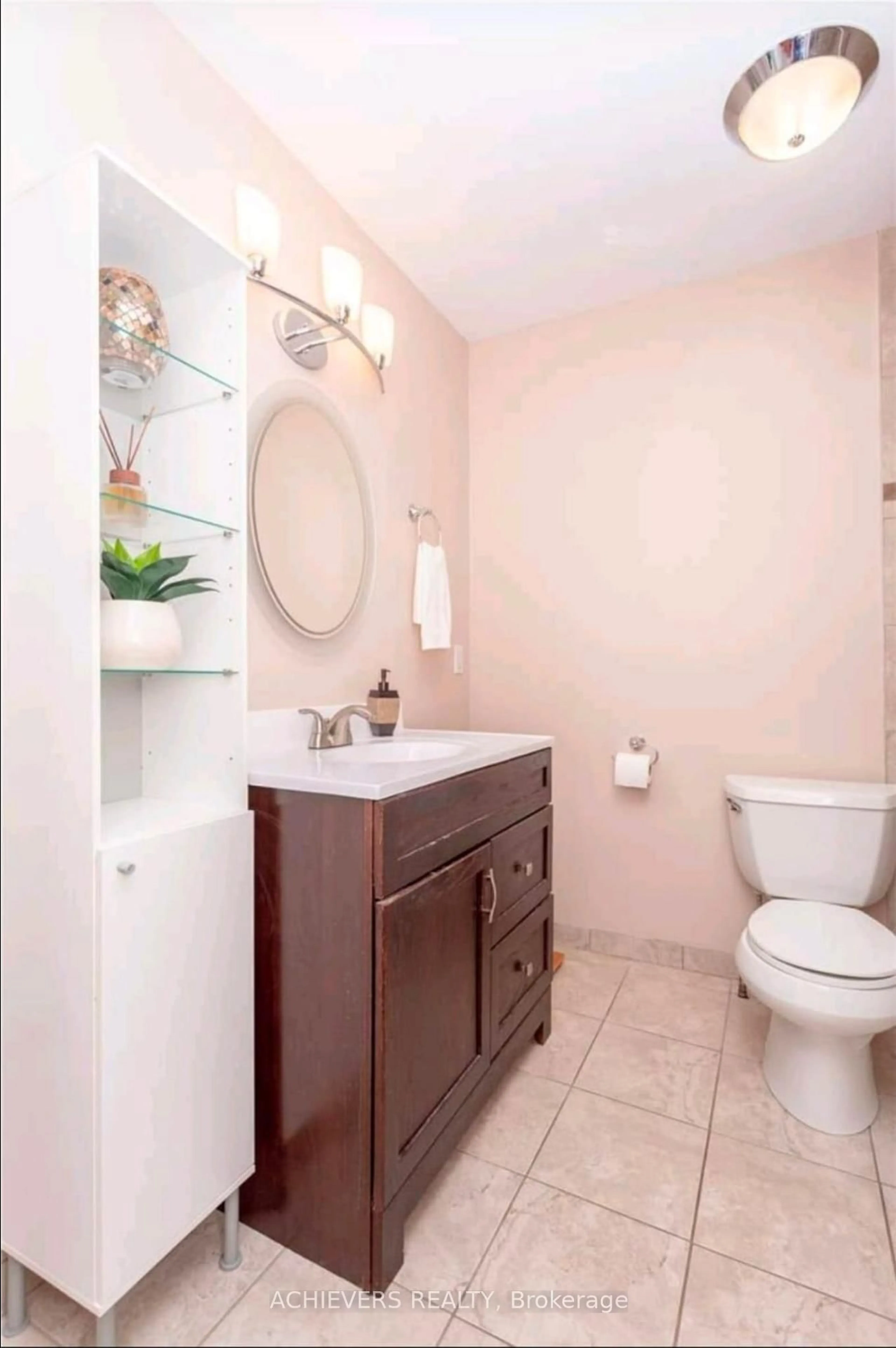 Standard bathroom, ceramic/tile floor for 770 Fanshawe Park Rd, London North Ontario N5X 1L5