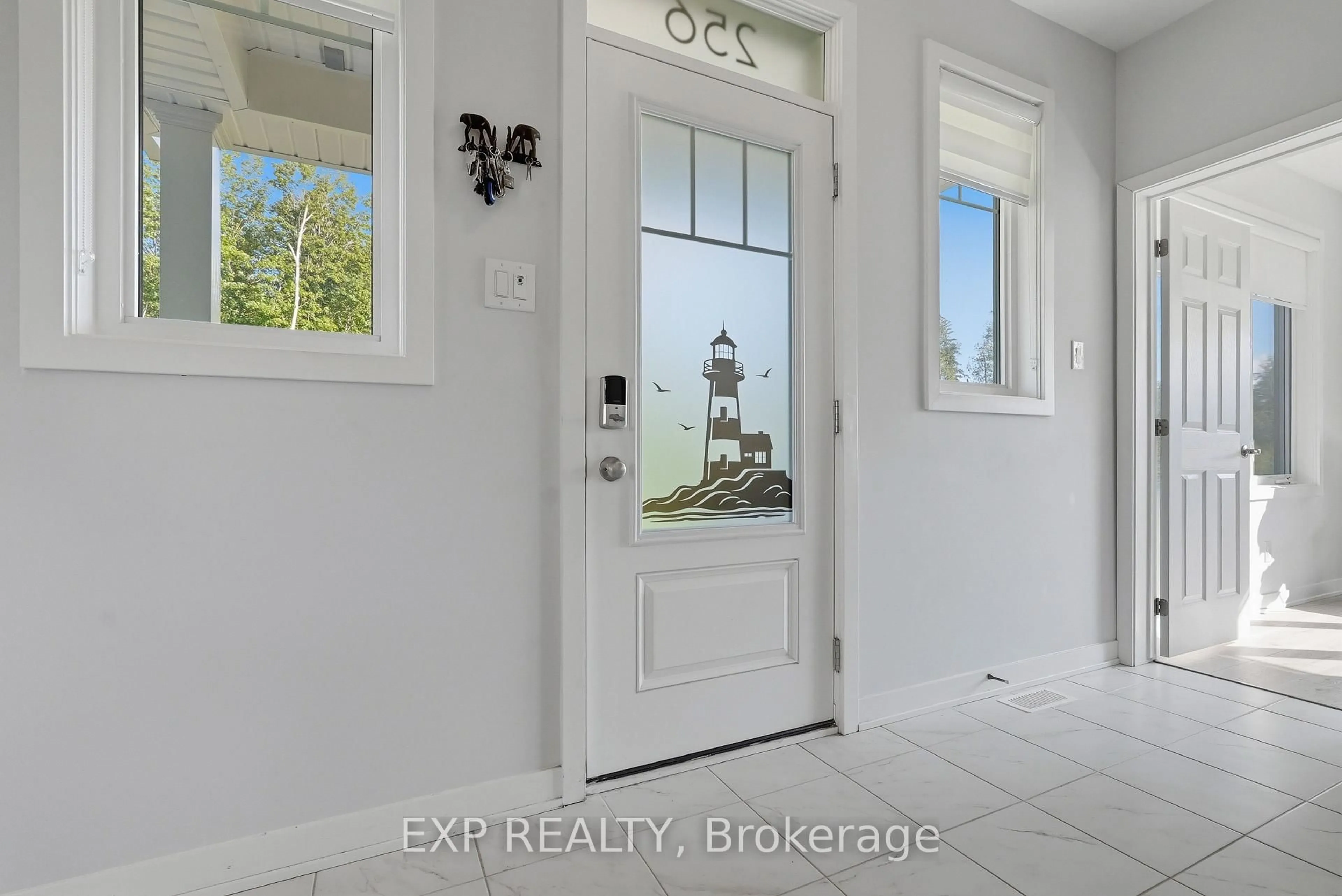 Indoor entryway for 256 Billrian Cres, Ottawa Ontario K2S 3A5