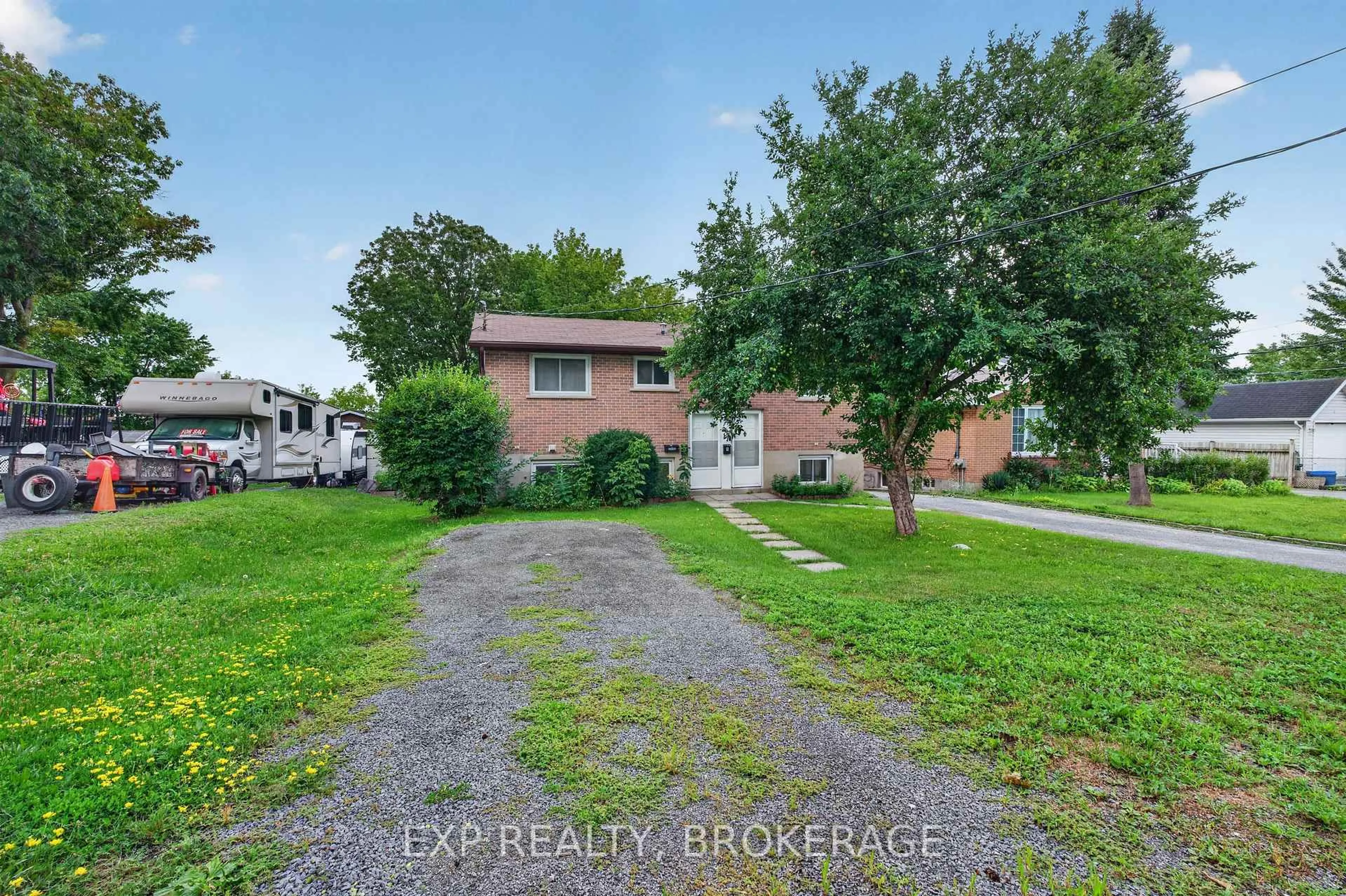 A pic from outside/outdoor area/front of a property/back of a property/a pic from drone, street for 17 SHAW St, Kingston Ontario K7K 4Y5