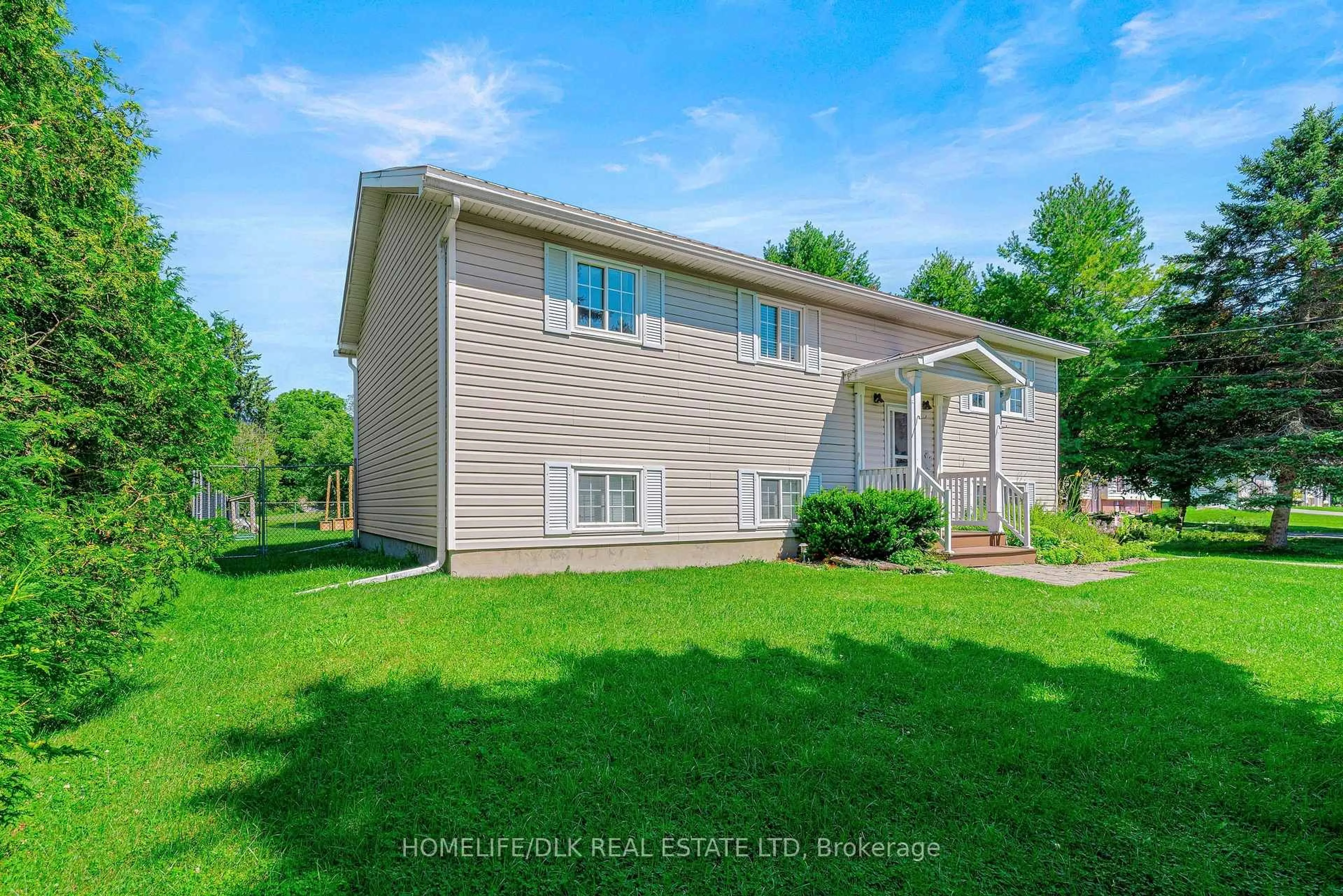 Home with vinyl exterior material, water/lake/river/ocean view for 9 Peryl Rd, Front of Yonge Ontario K0E 1R0