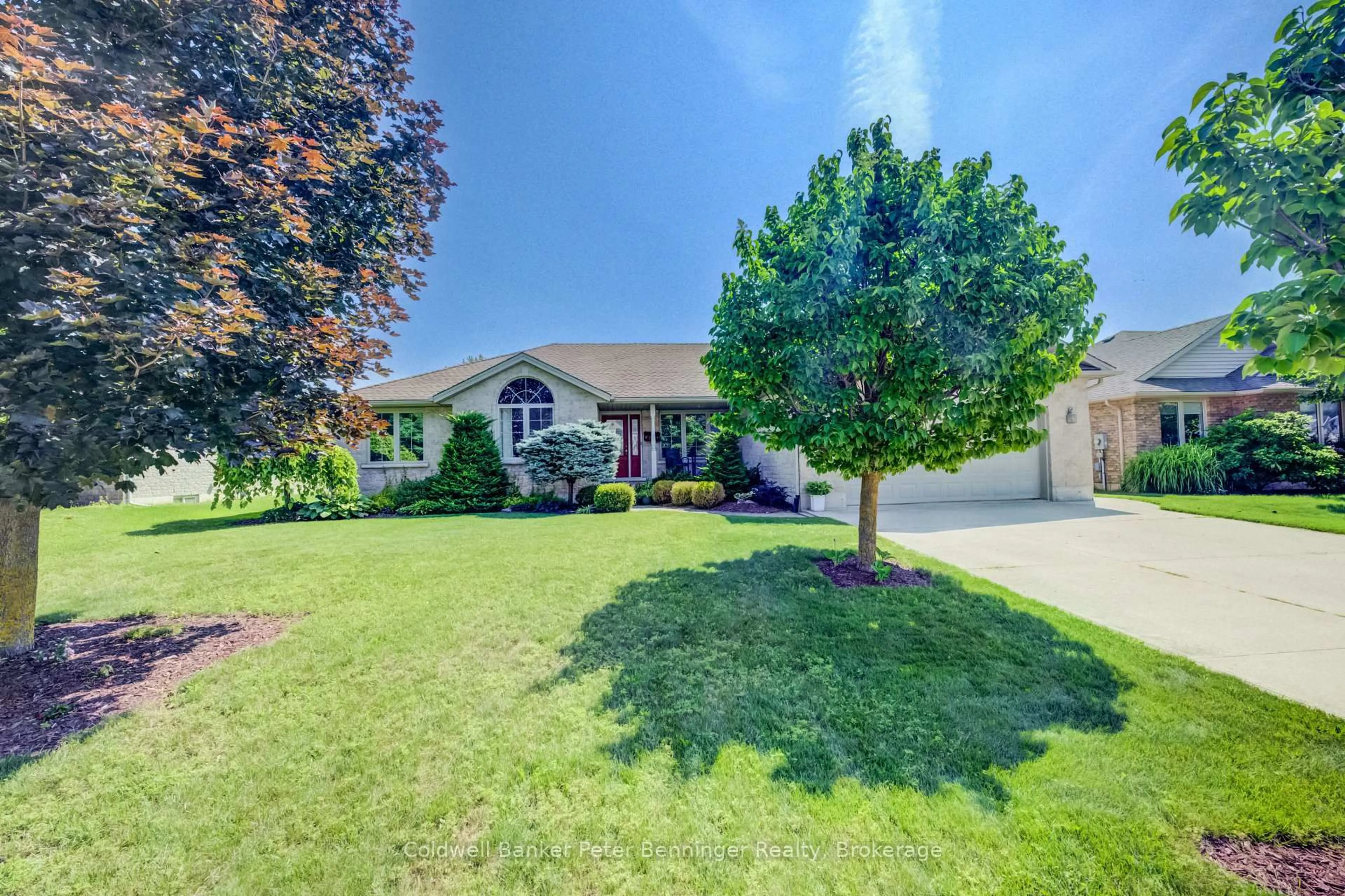 A pic from outside/outdoor area/front of a property/back of a property/a pic from drone, street for 366 Westwood Dr, Brockton Ontario N0G 2V0