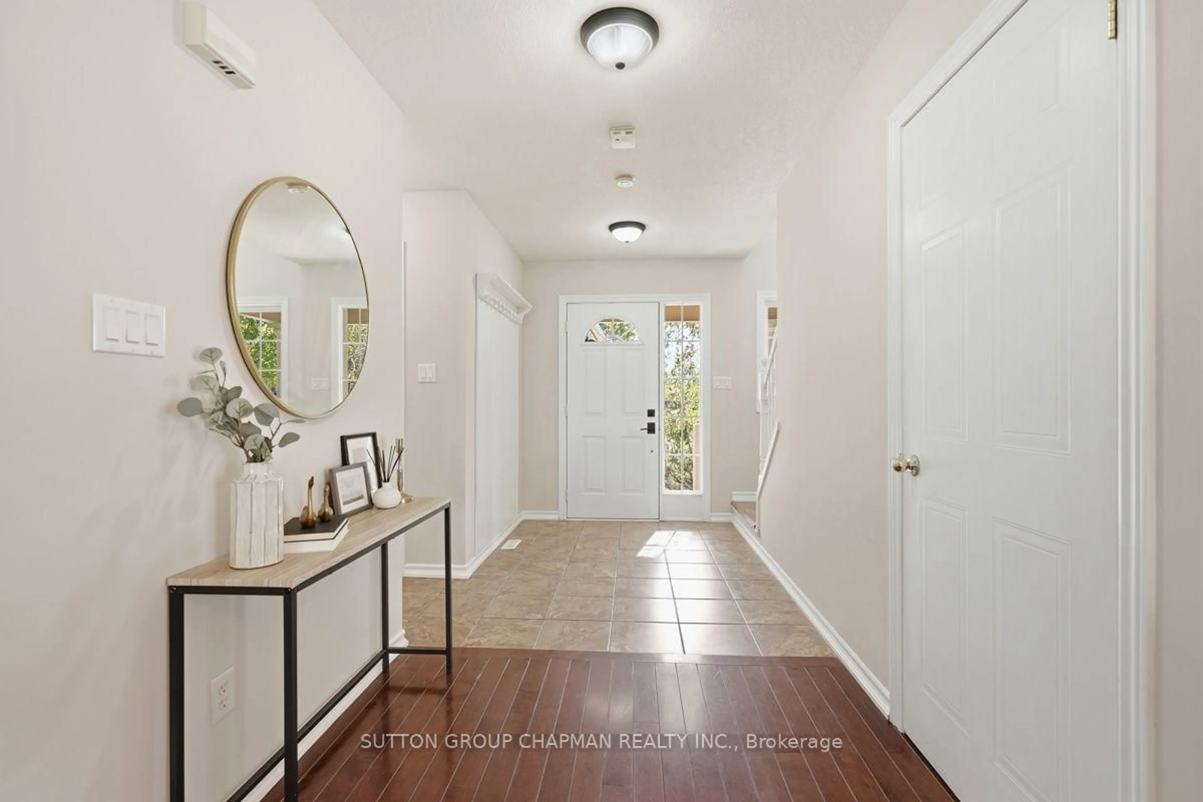 Indoor entryway for 785 Capulet Lane, London North Ontario N6H 5V2