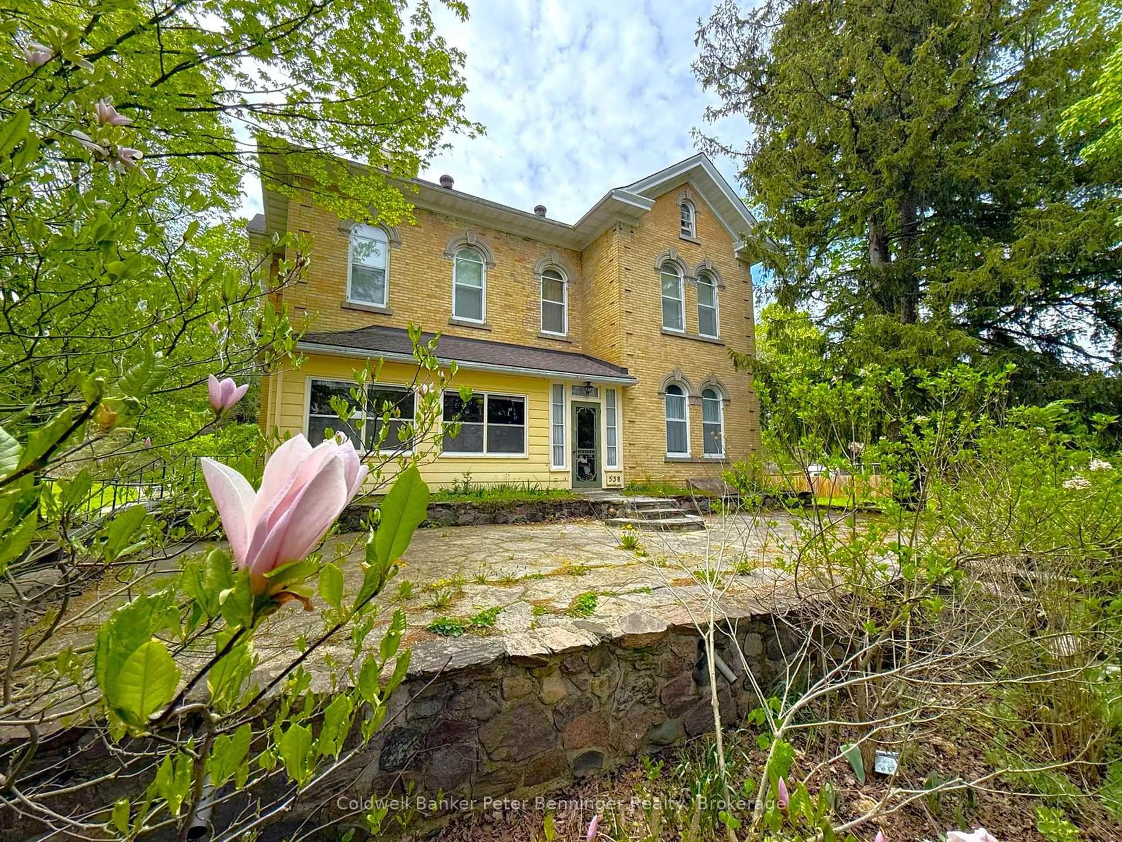 A pic from outside/outdoor area/front of a property/back of a property/a pic from drone, building for 538 Queen St, Arran-Elderslie Ontario N0G 2N0
