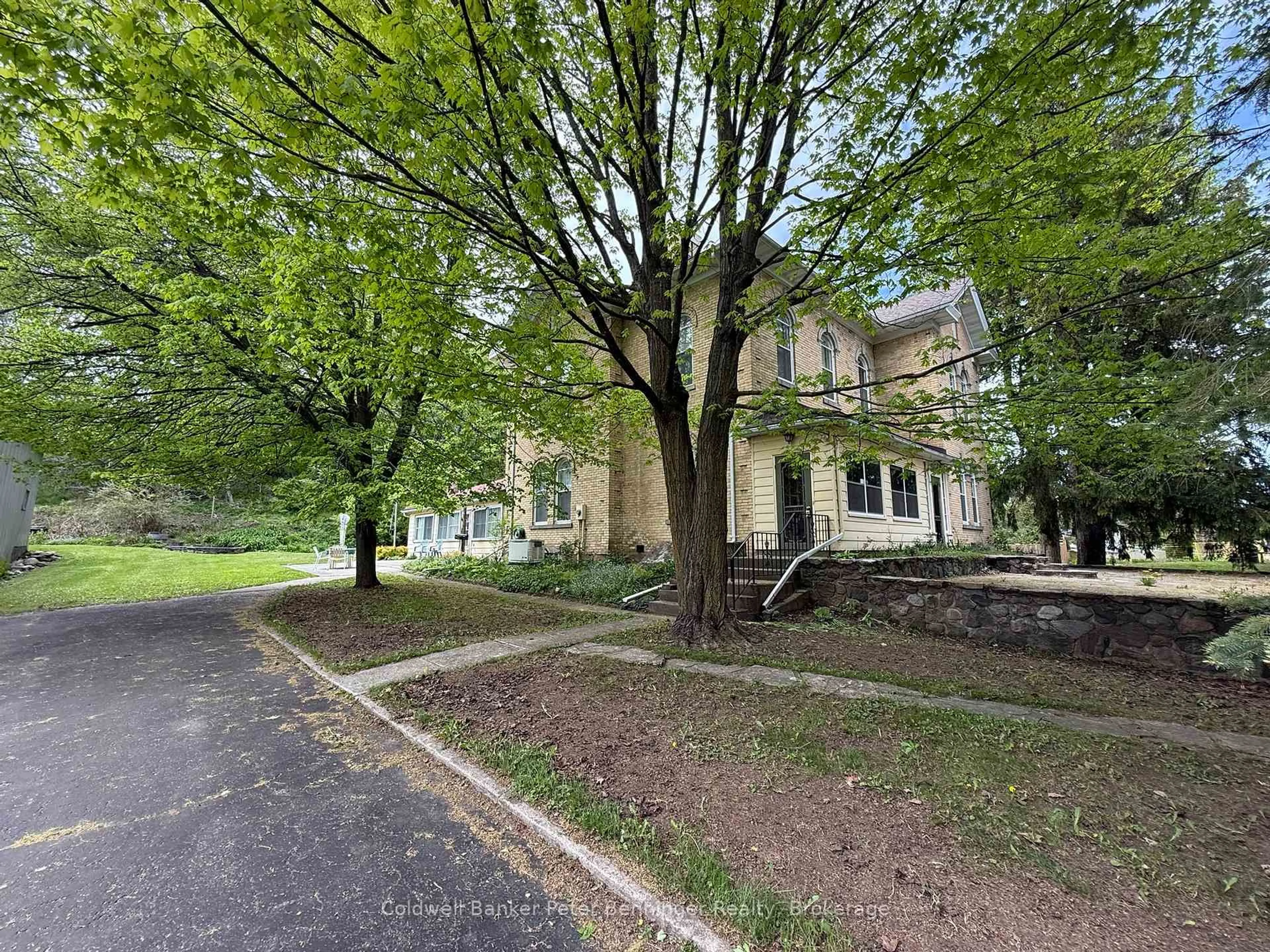 A pic from outside/outdoor area/front of a property/back of a property/a pic from drone, street for 538 Queen St, Arran-Elderslie Ontario N0G 2N0