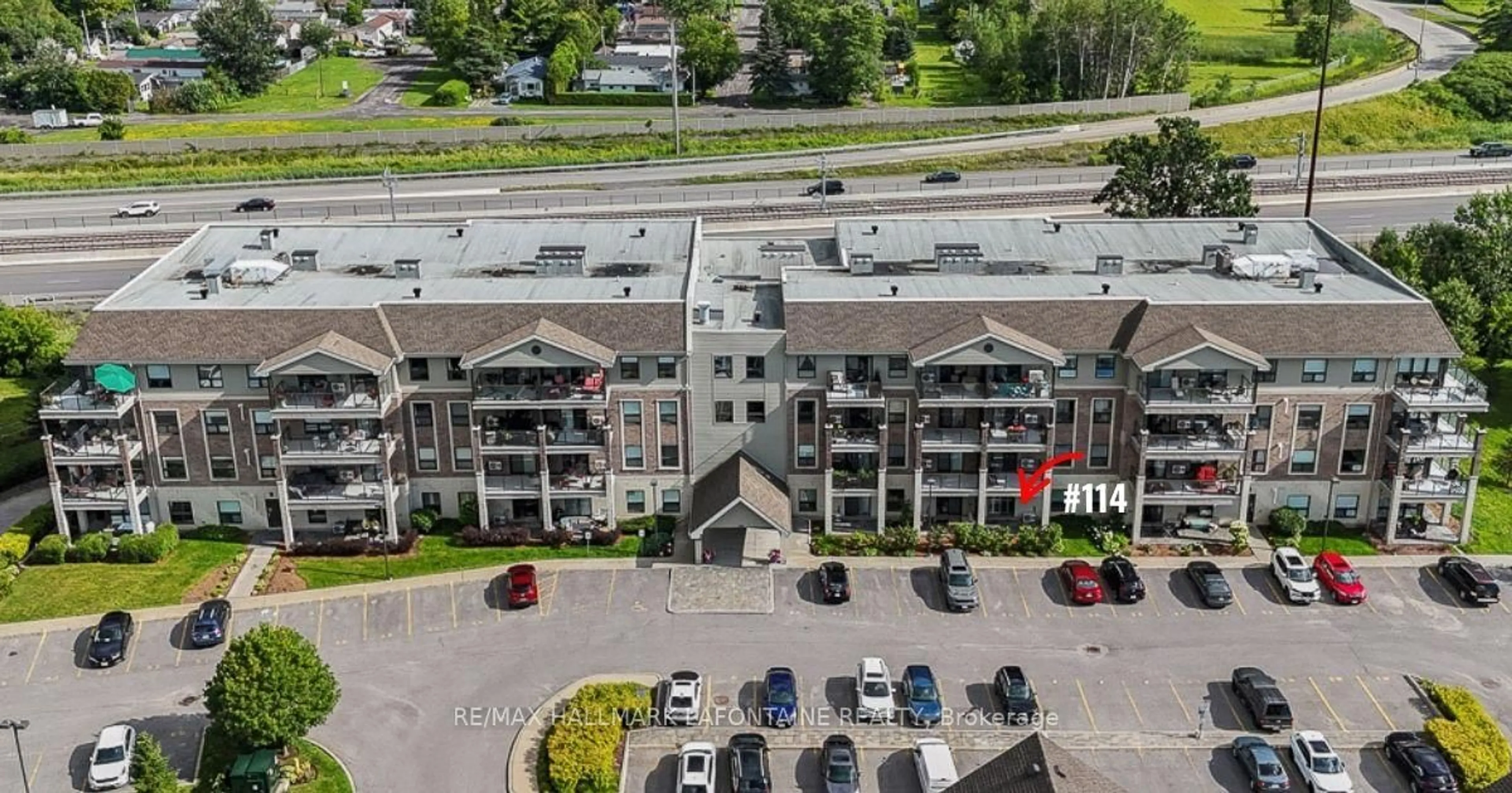 A pic from outside/outdoor area/front of a property/back of a property/a pic from drone, unknown for 120 Prestige Circ #114, Ottawa Ontario K4A 1B4