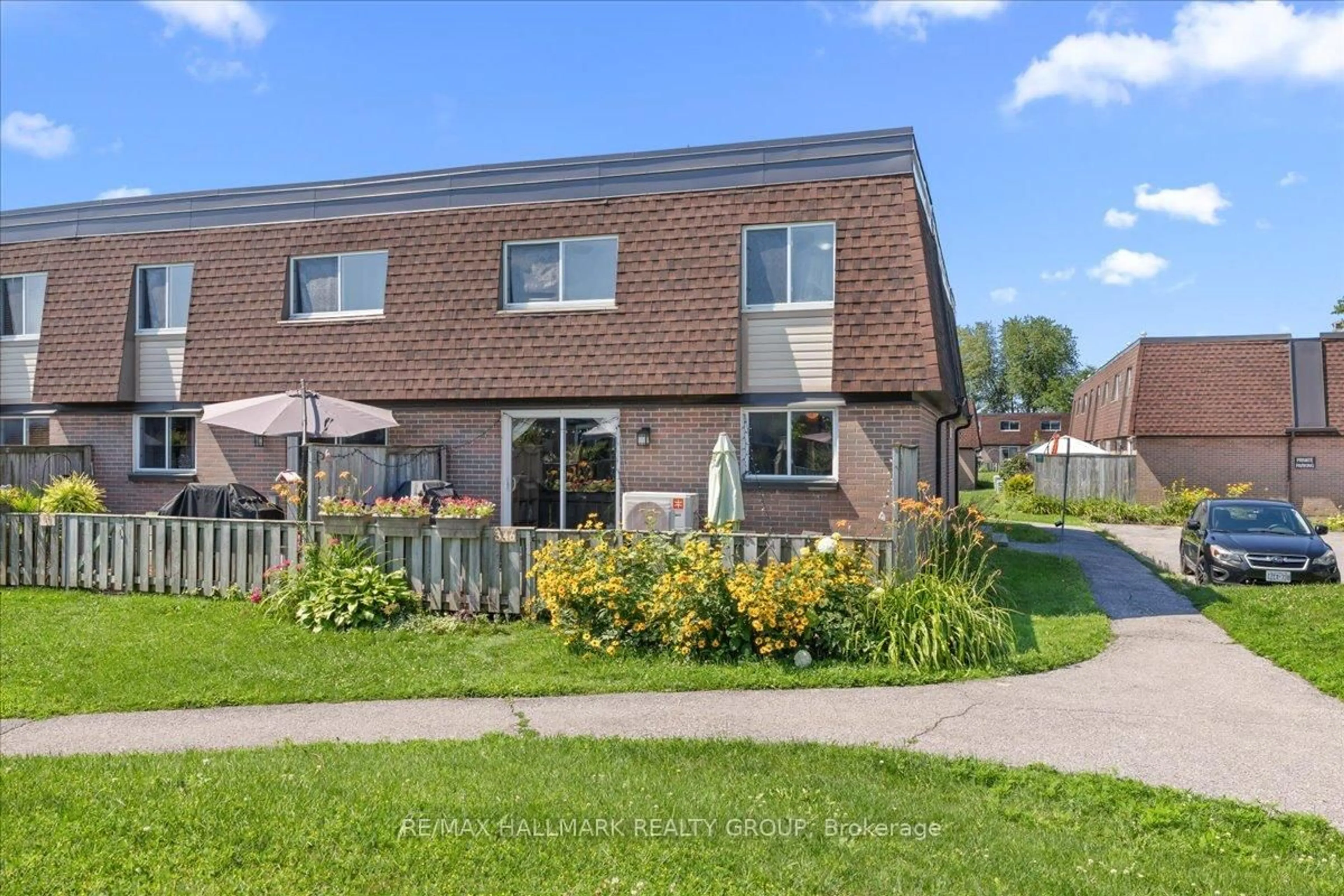 A pic from outside/outdoor area/front of a property/back of a property/a pic from drone, street for 346 Garden Glen Private, Ottawa Ontario K2G 1E4