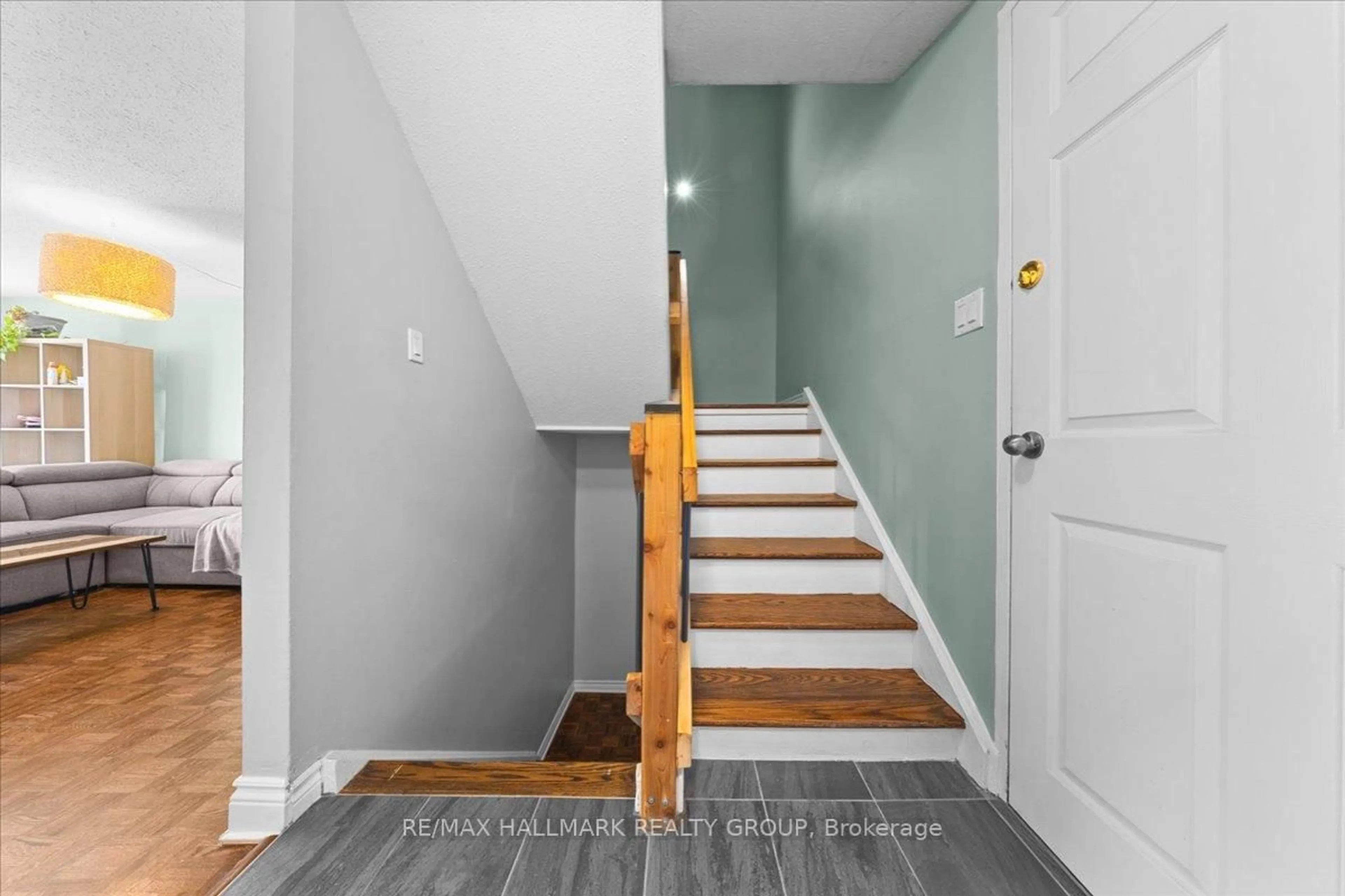 Unknown for 346 Garden Glen Private, Ottawa Ontario K2G 1E4
