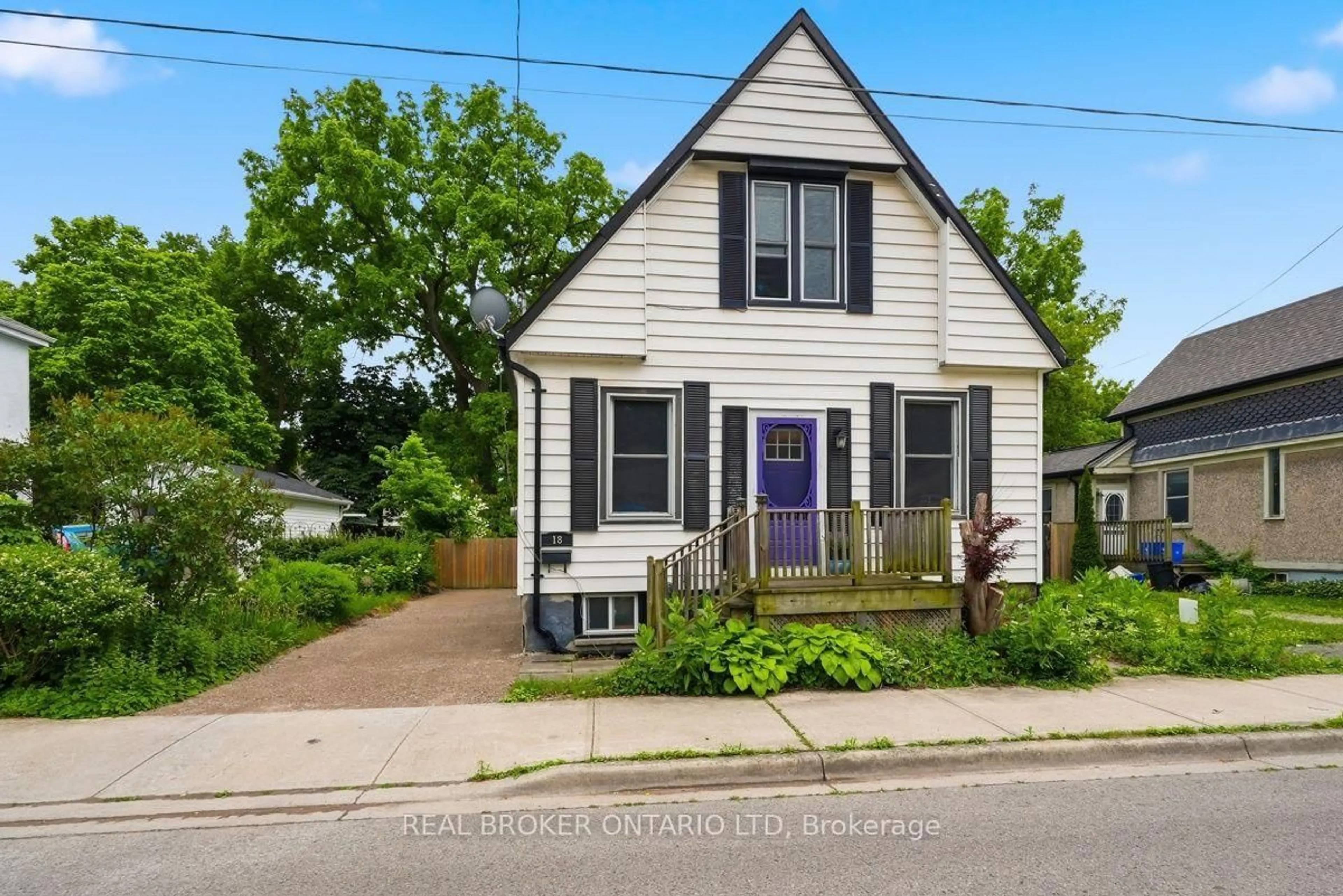 Home with vinyl exterior material, street for 18 Mount Pleasant Ave, London North Ontario N6H 1C9