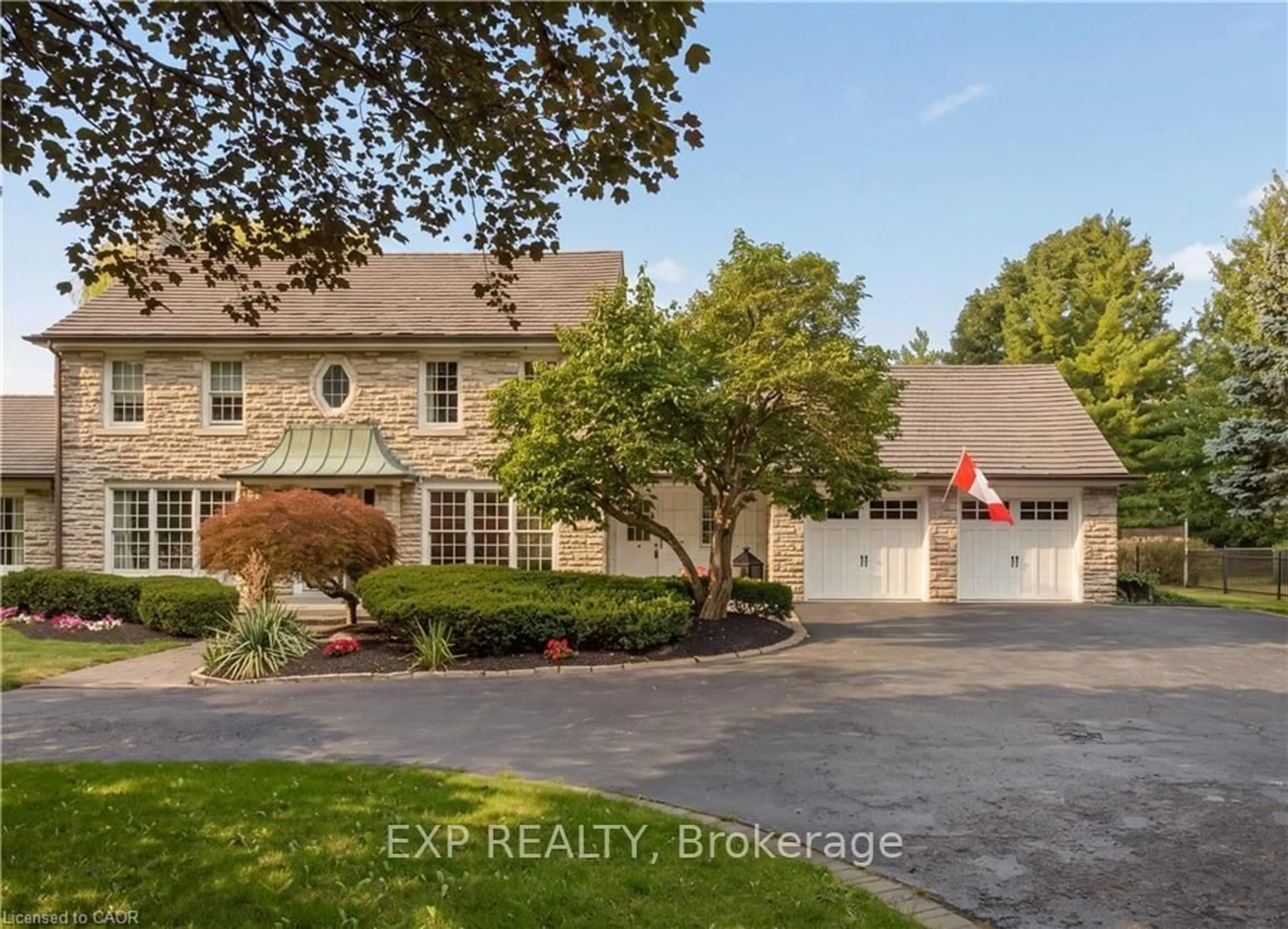 A pic from outside/outdoor area/front of a property/back of a property/a pic from drone, street for 290 Bridgeport Rd, Waterloo Ontario N2J 2L1