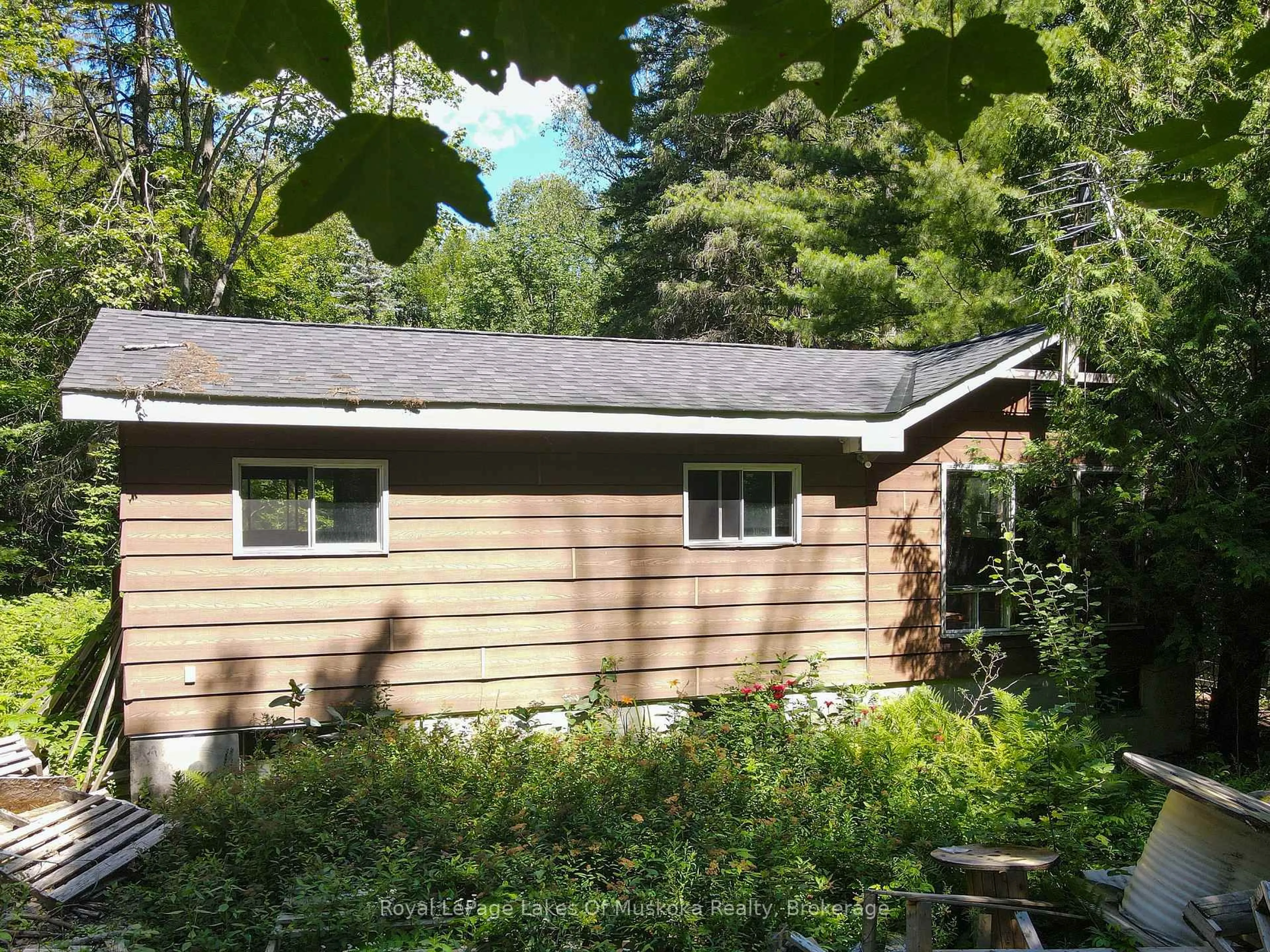 Shed for 182 Old School House Rd, Huntsville Ontario P1H 2J4