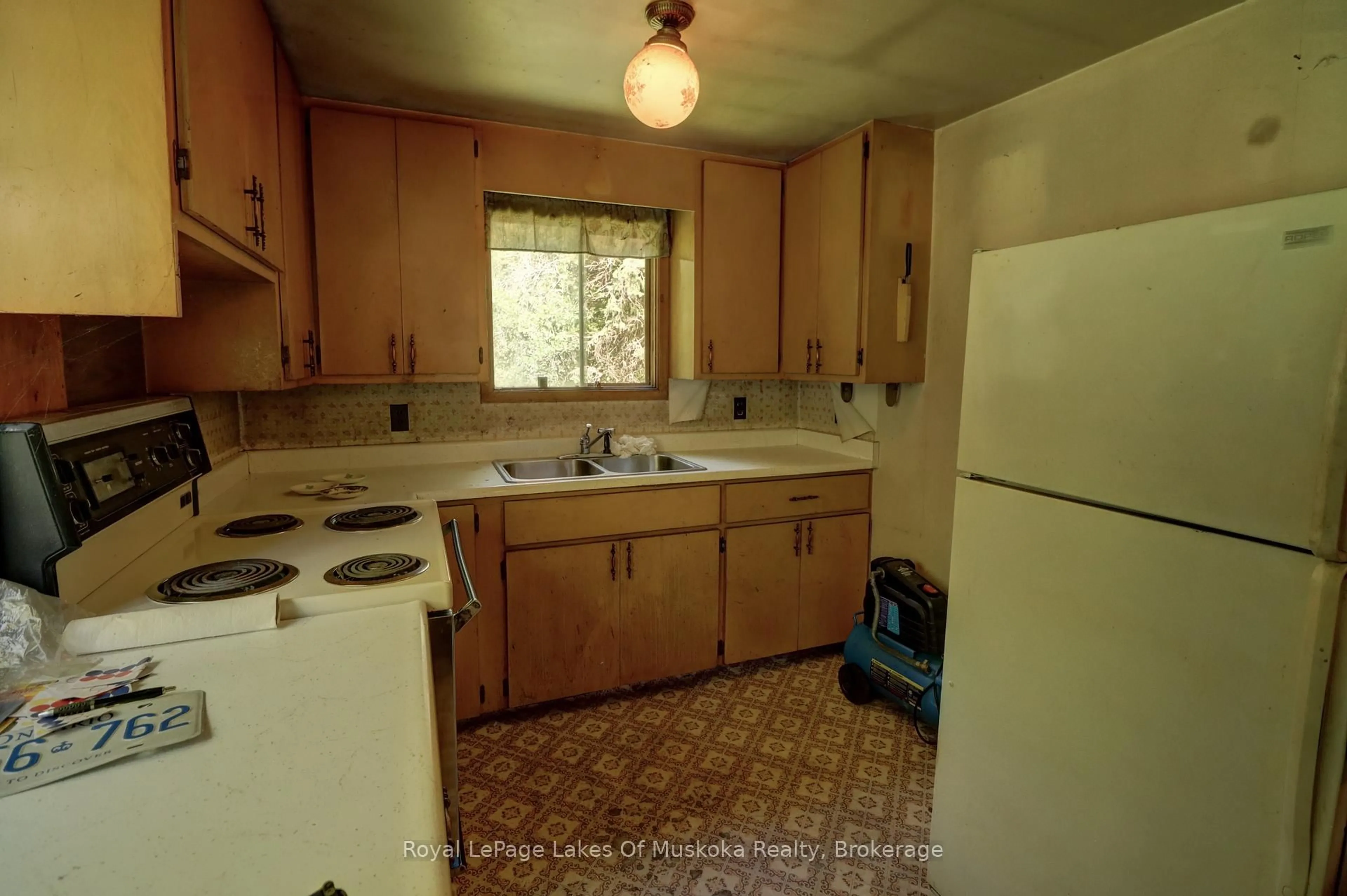 Standard kitchen, unknown for 182 Old School House Rd, Huntsville Ontario P1H 2J4