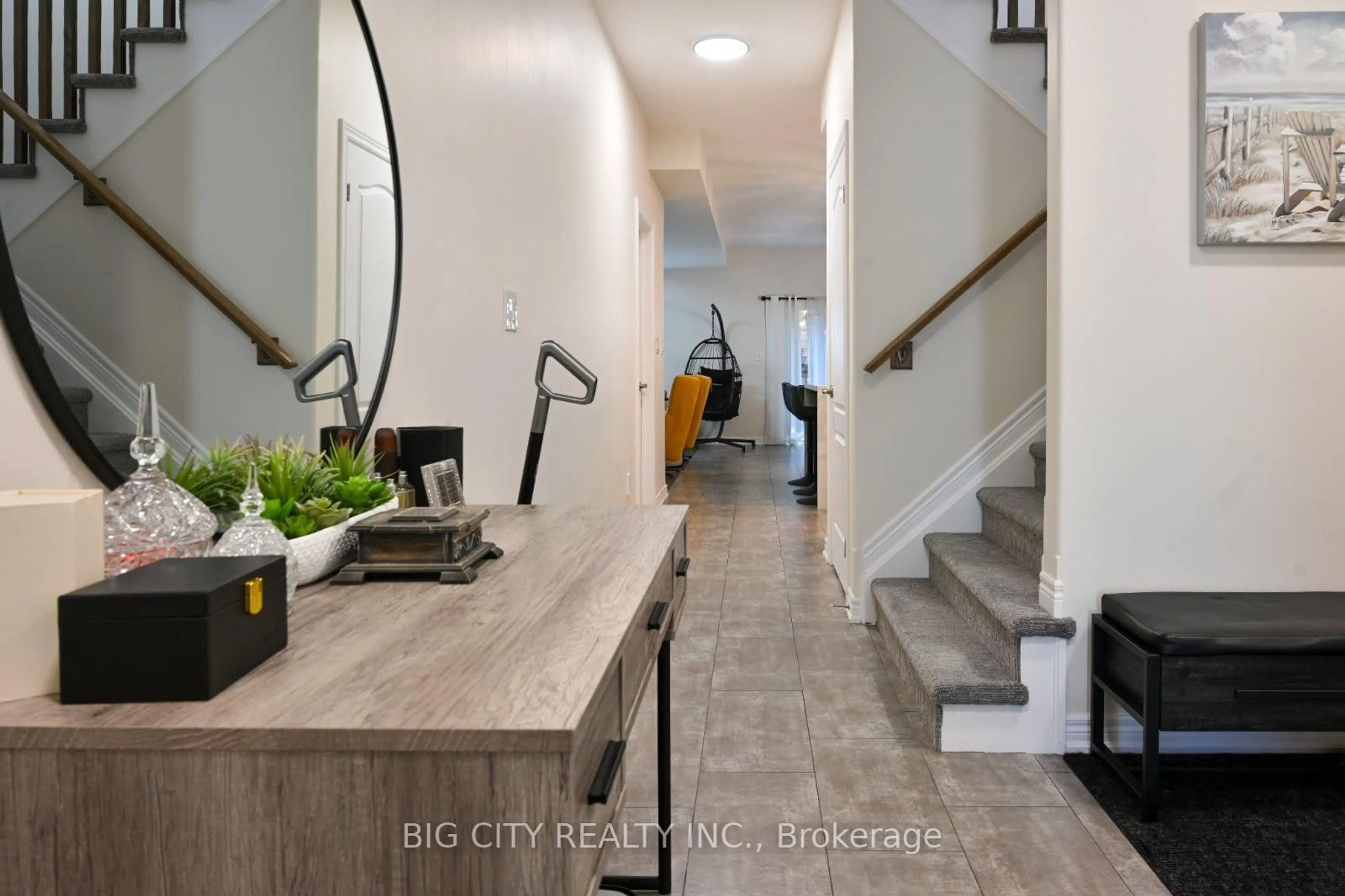 Indoor entryway for 45 Dorchester Blvd #23, St. Catharines Ontario L2M 0C4