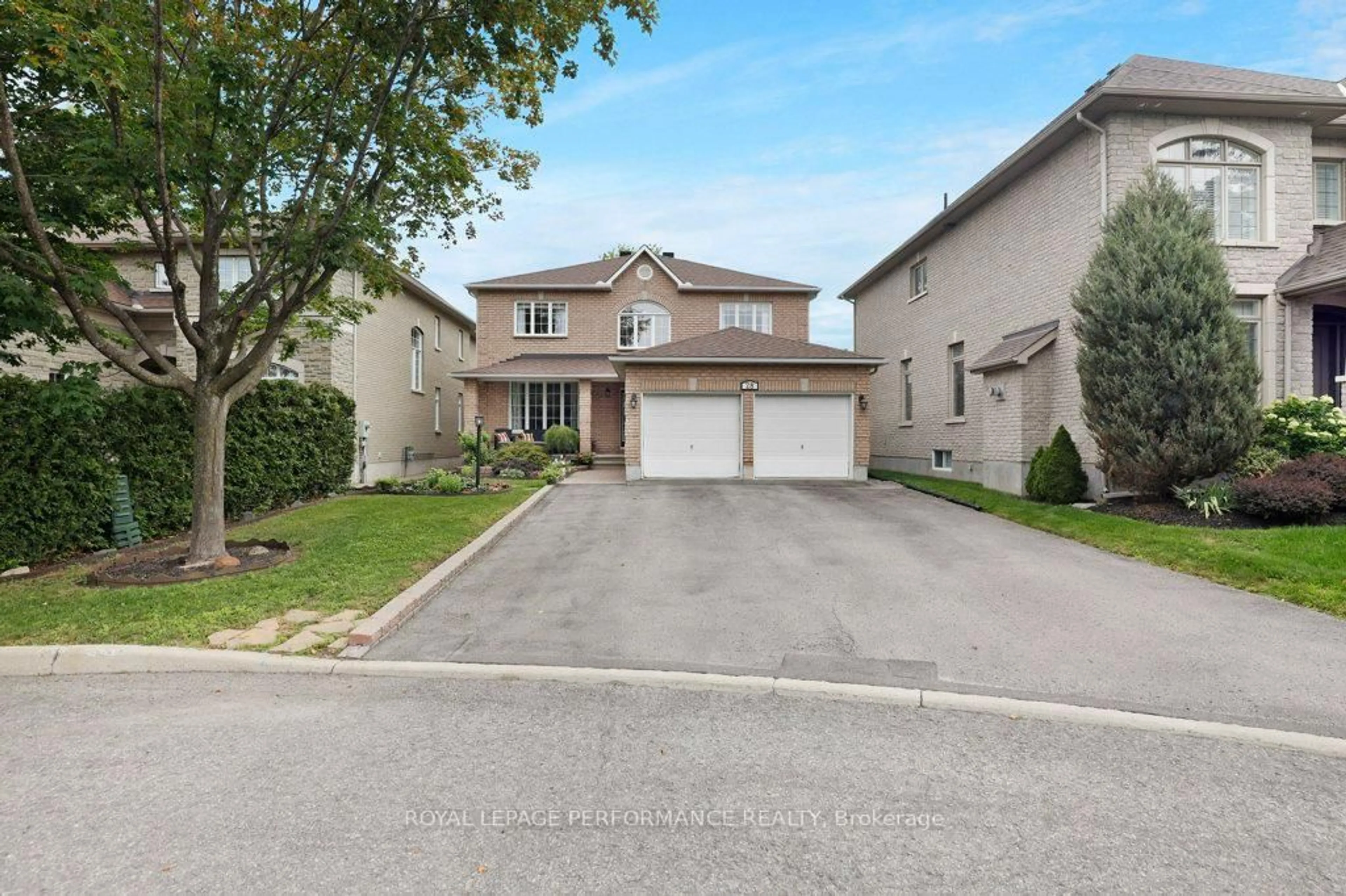A pic from outside/outdoor area/front of a property/back of a property/a pic from drone, street for 28 Monet Crt, Ottawa Ontario K1T 4B6