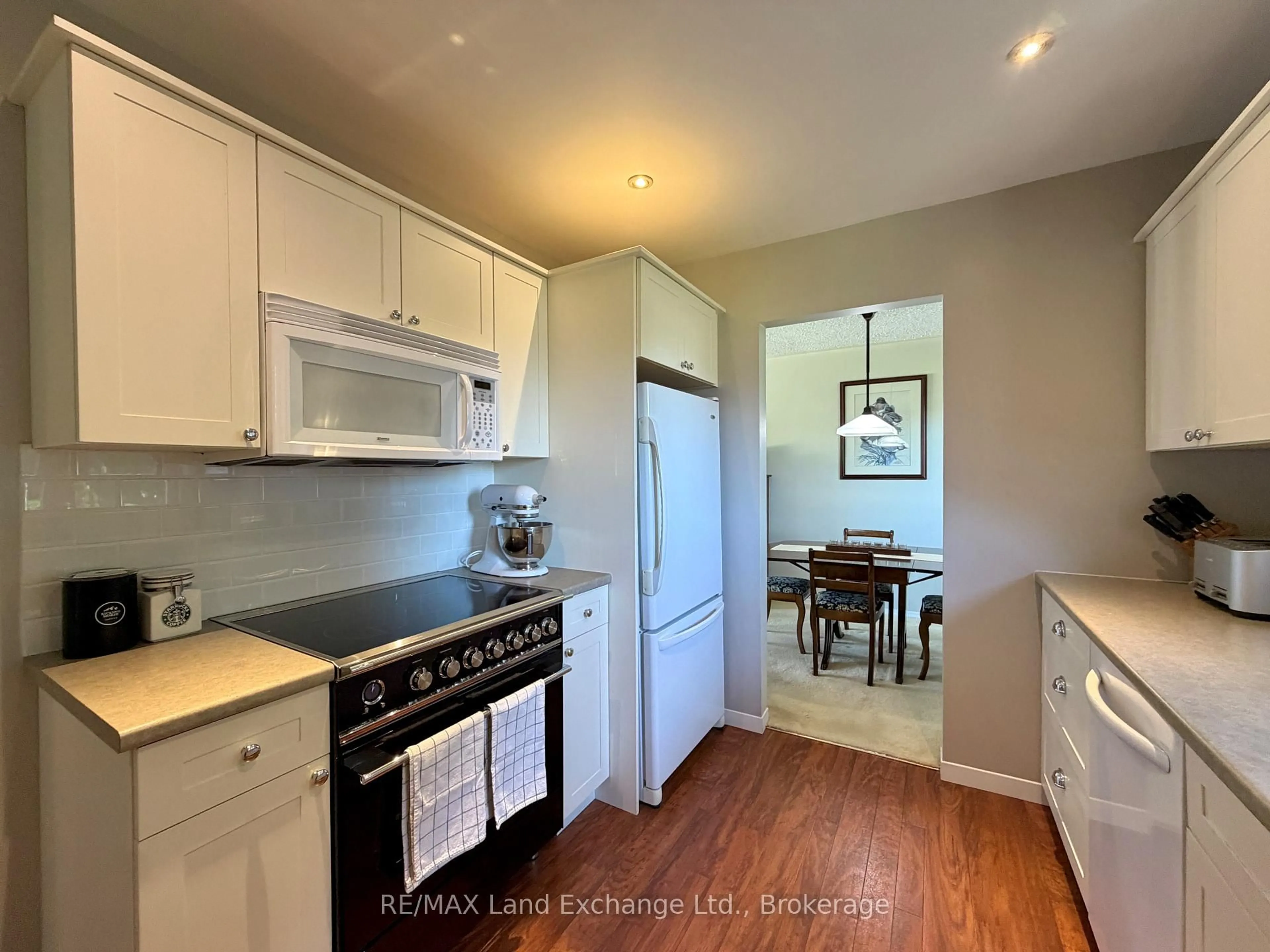 Unknown for 426 Catherine St, Saugeen Shores Ontario N0H 2C1