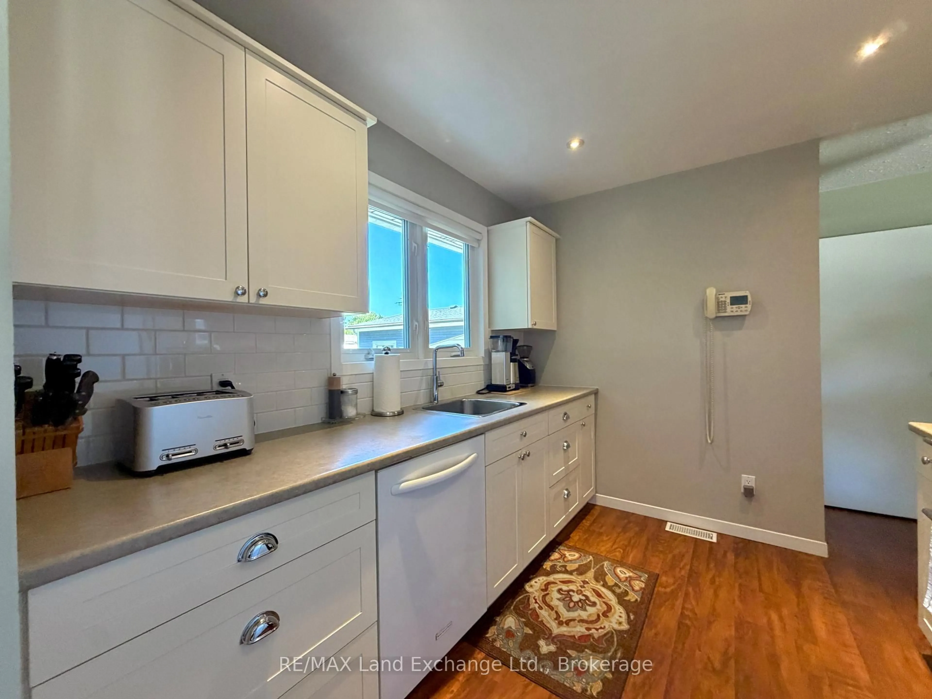 Standard kitchen, unknown for 426 Catherine St, Saugeen Shores Ontario N0H 2C1