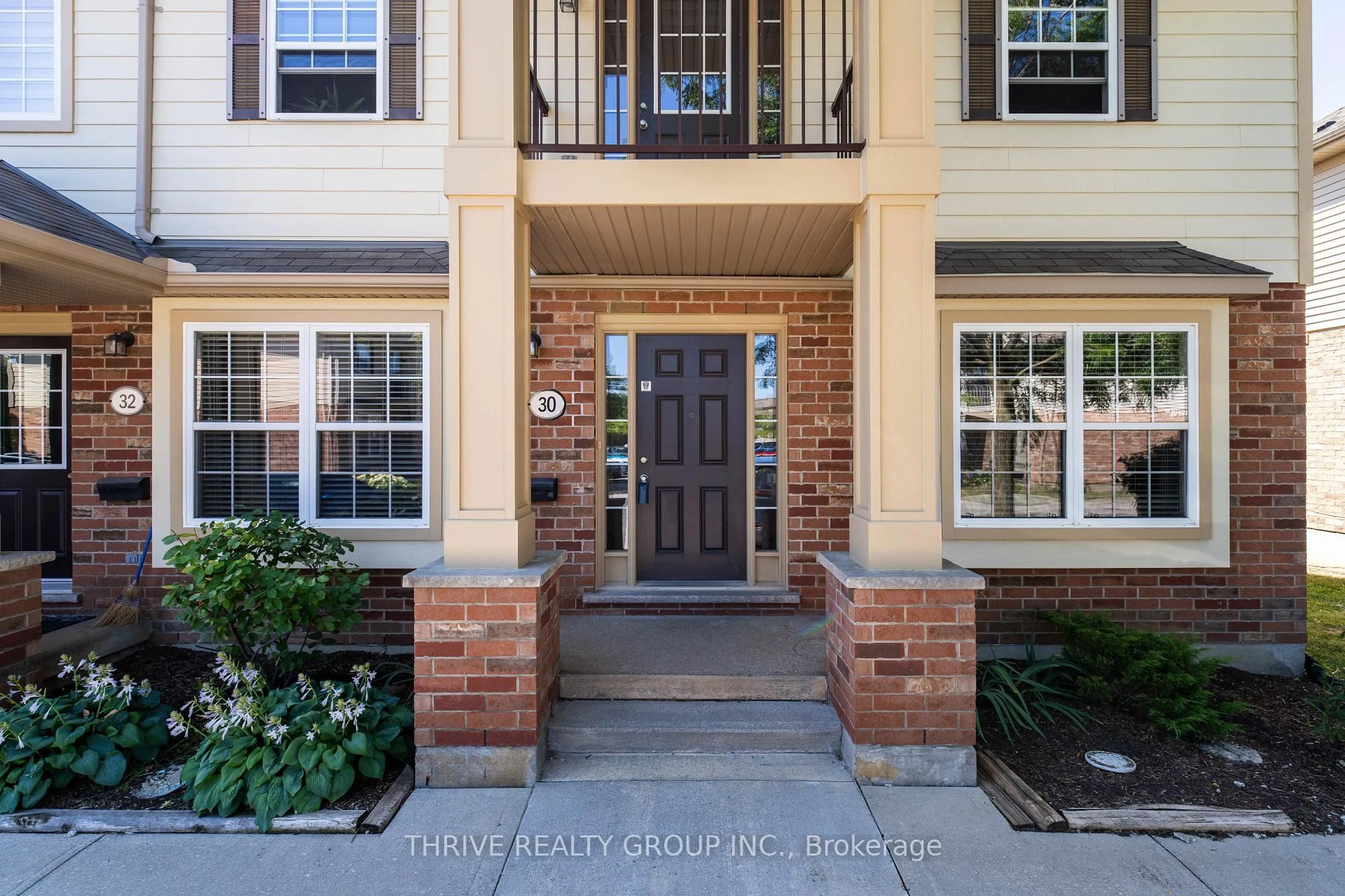 Indoor entryway for 3320 Meadowgate Blvd #30, London South Ontario N6M 0A7