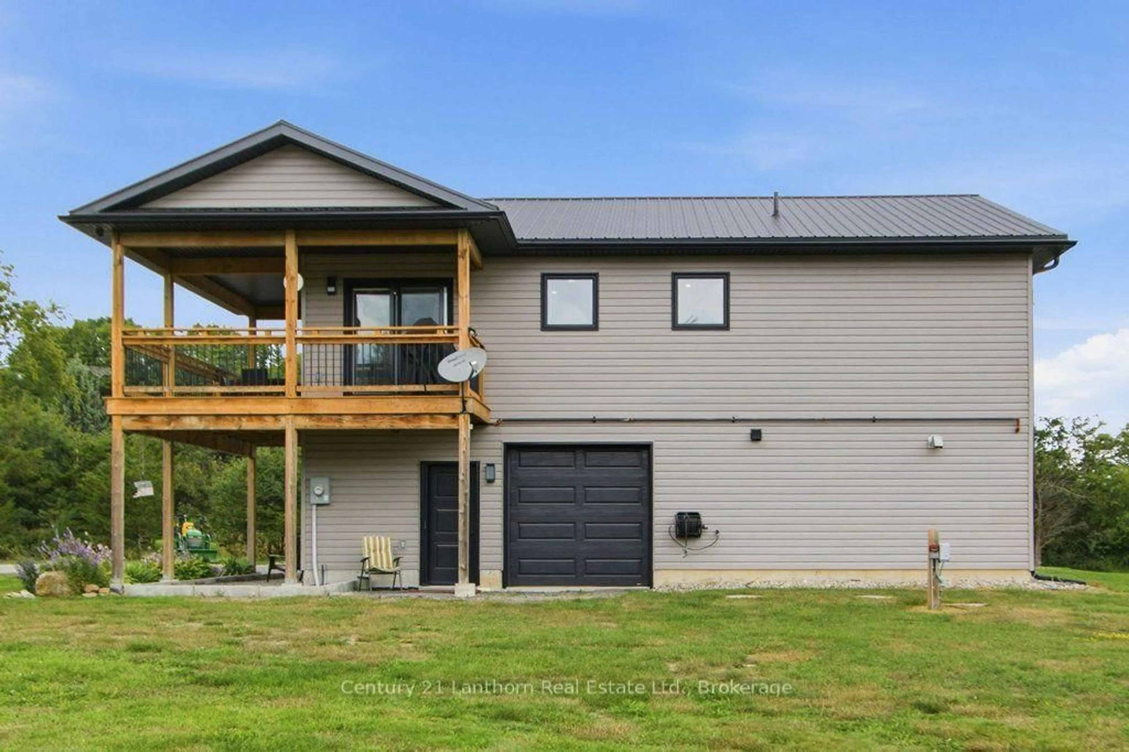 Home with vinyl exterior material, unknown for 1467 County Road 19, Prince Edward County Ontario K0K 1T0