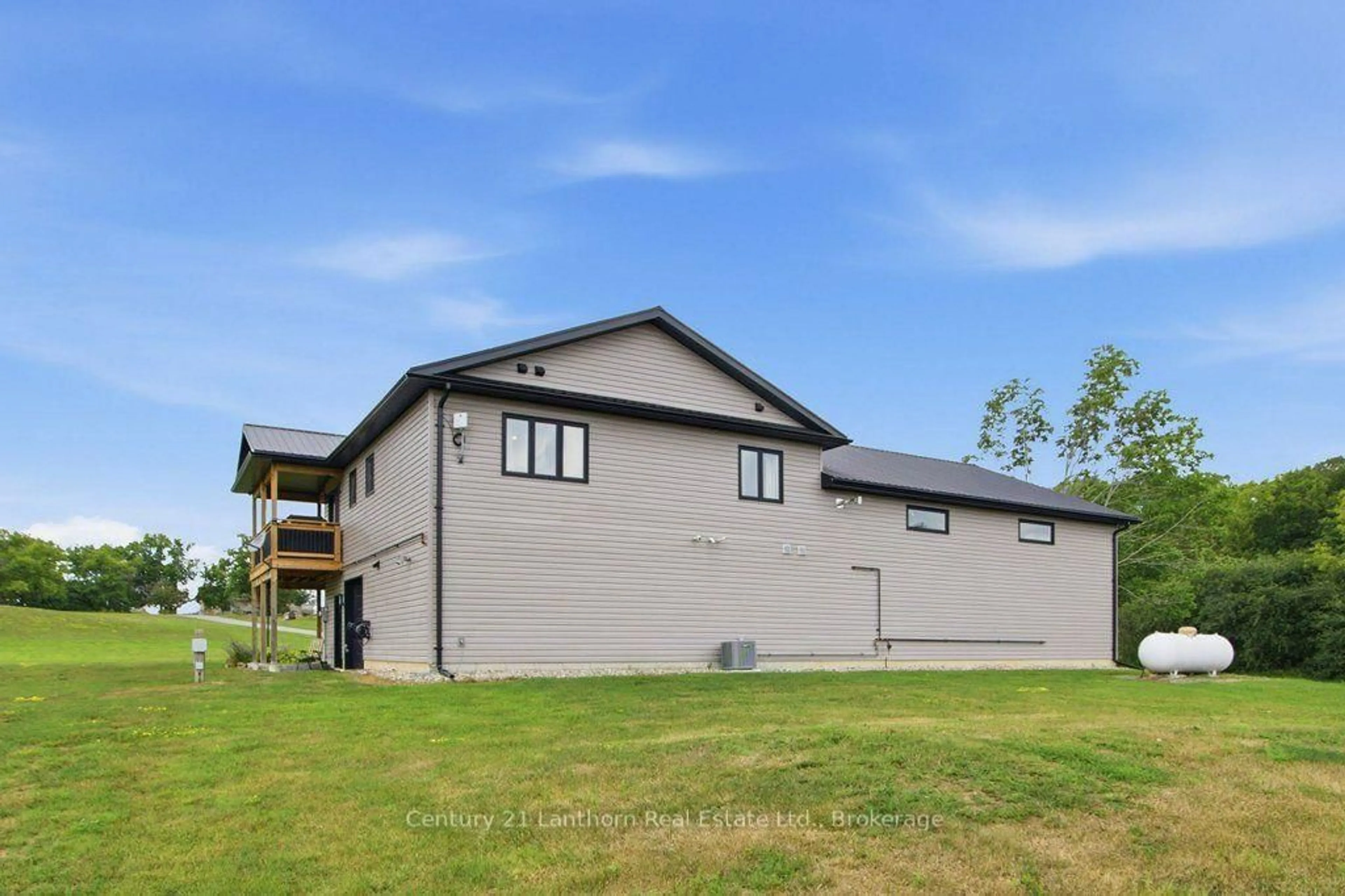 Home with vinyl exterior material, building for 1467 County Road 19, Prince Edward County Ontario K0K 1T0