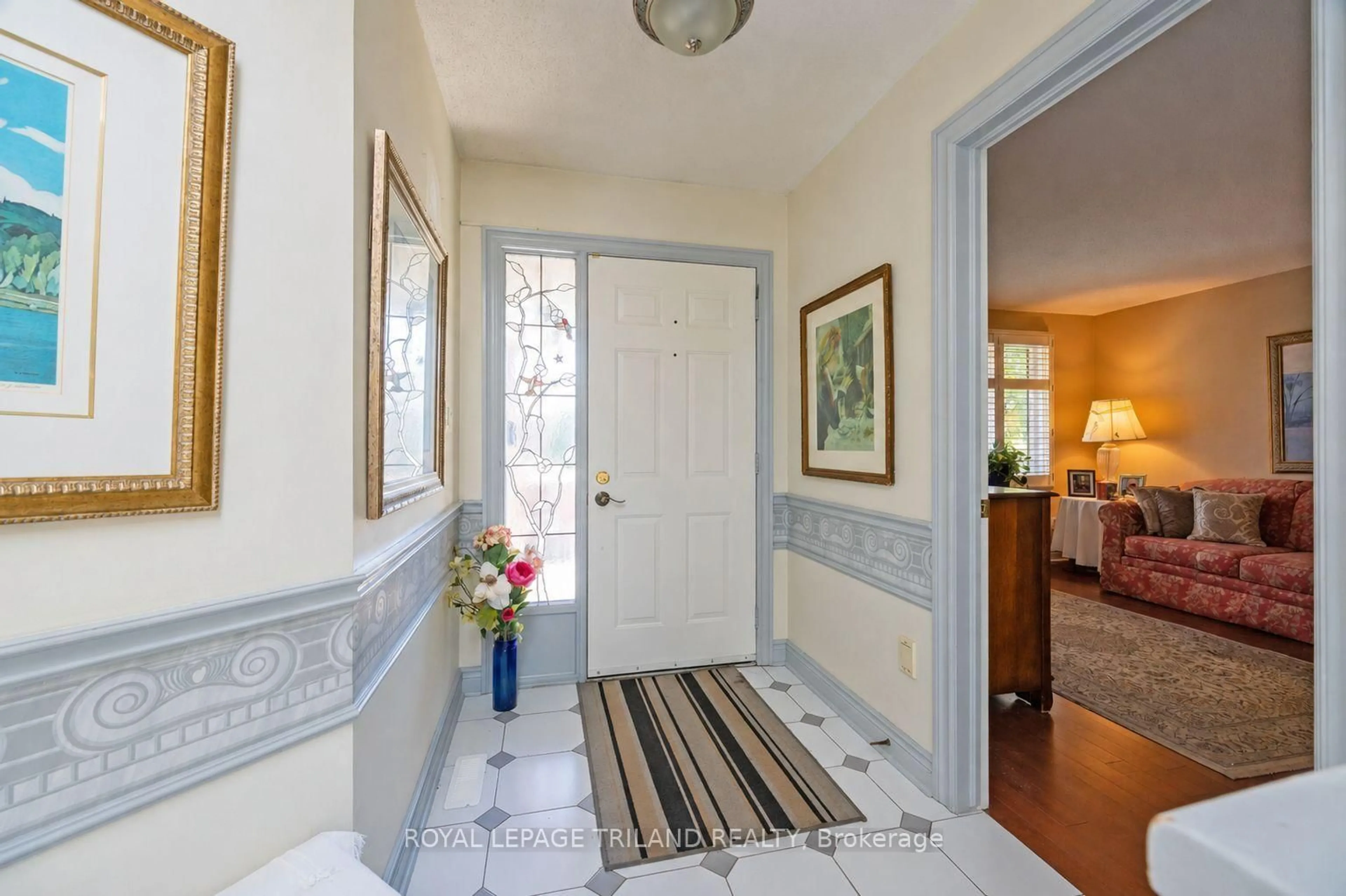 Indoor entryway for 2 Cadeau Terr #40, London South Ontario N6K 4G4
