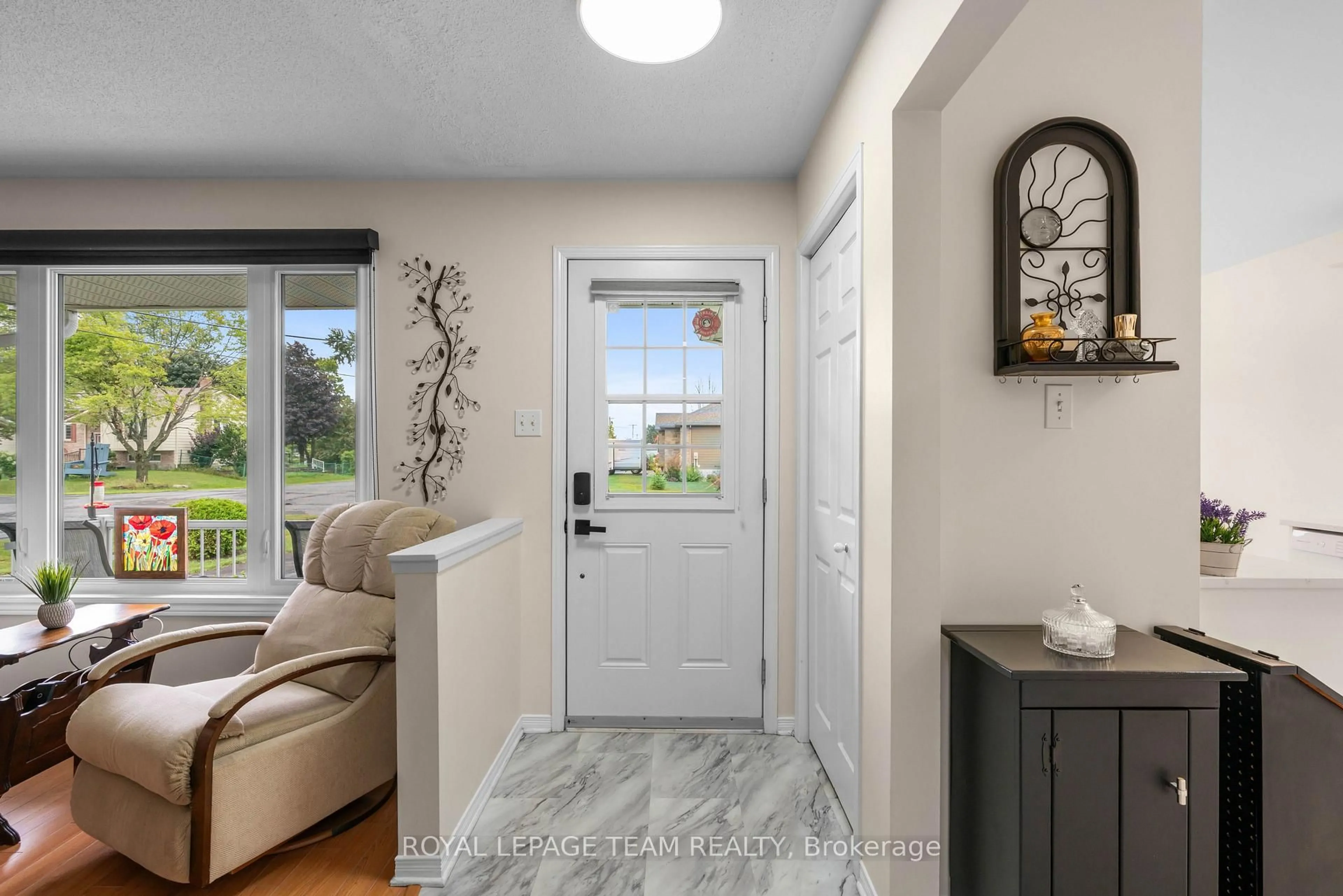 Indoor entryway for 2 Billings Ave, South Dundas Ontario K0E 1K0