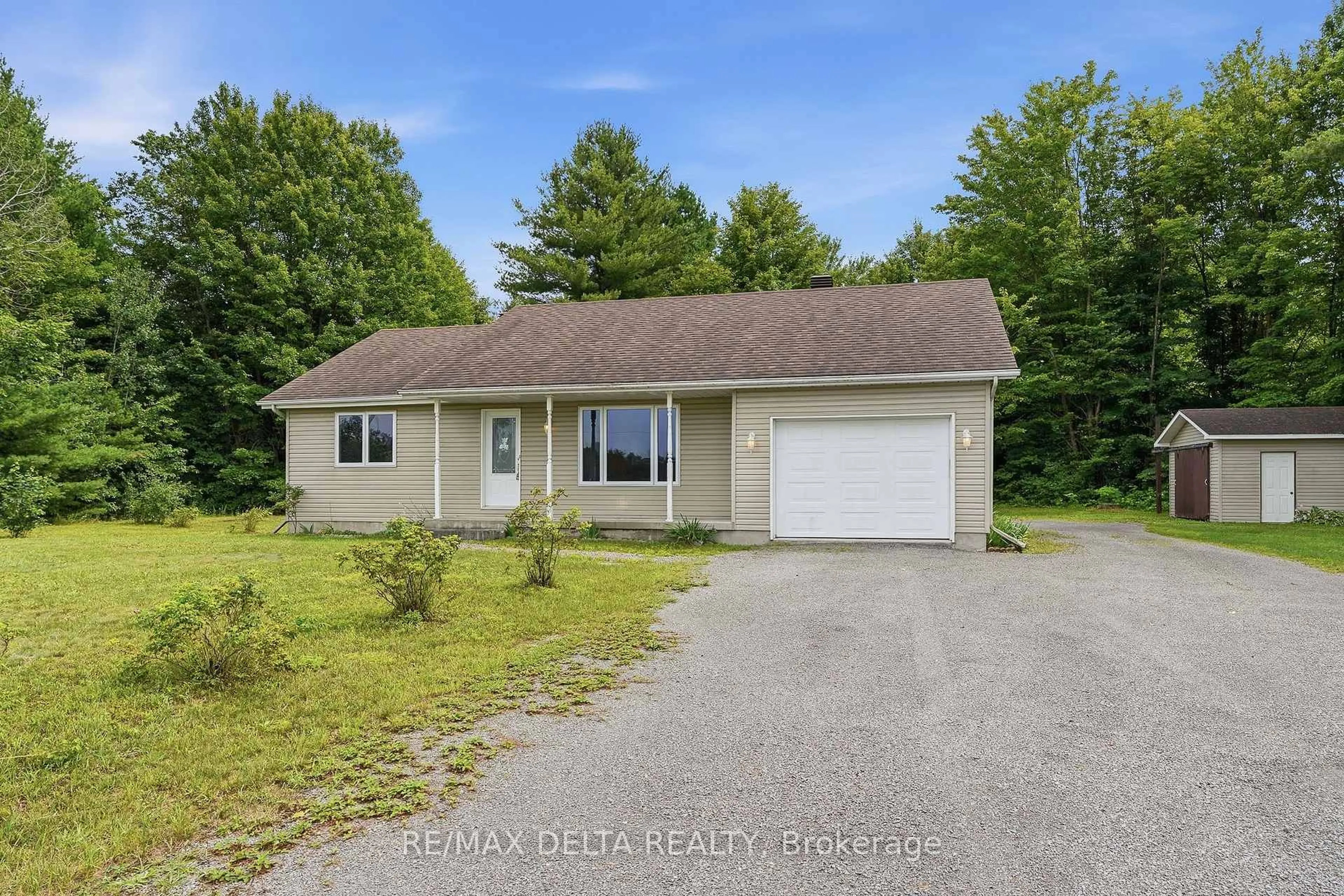 A pic from outside/outdoor area/front of a property/back of a property/a pic from drone, street for 264 Concession 7 Rd, Alfred and Plantagenet Ontario K0B 1A0