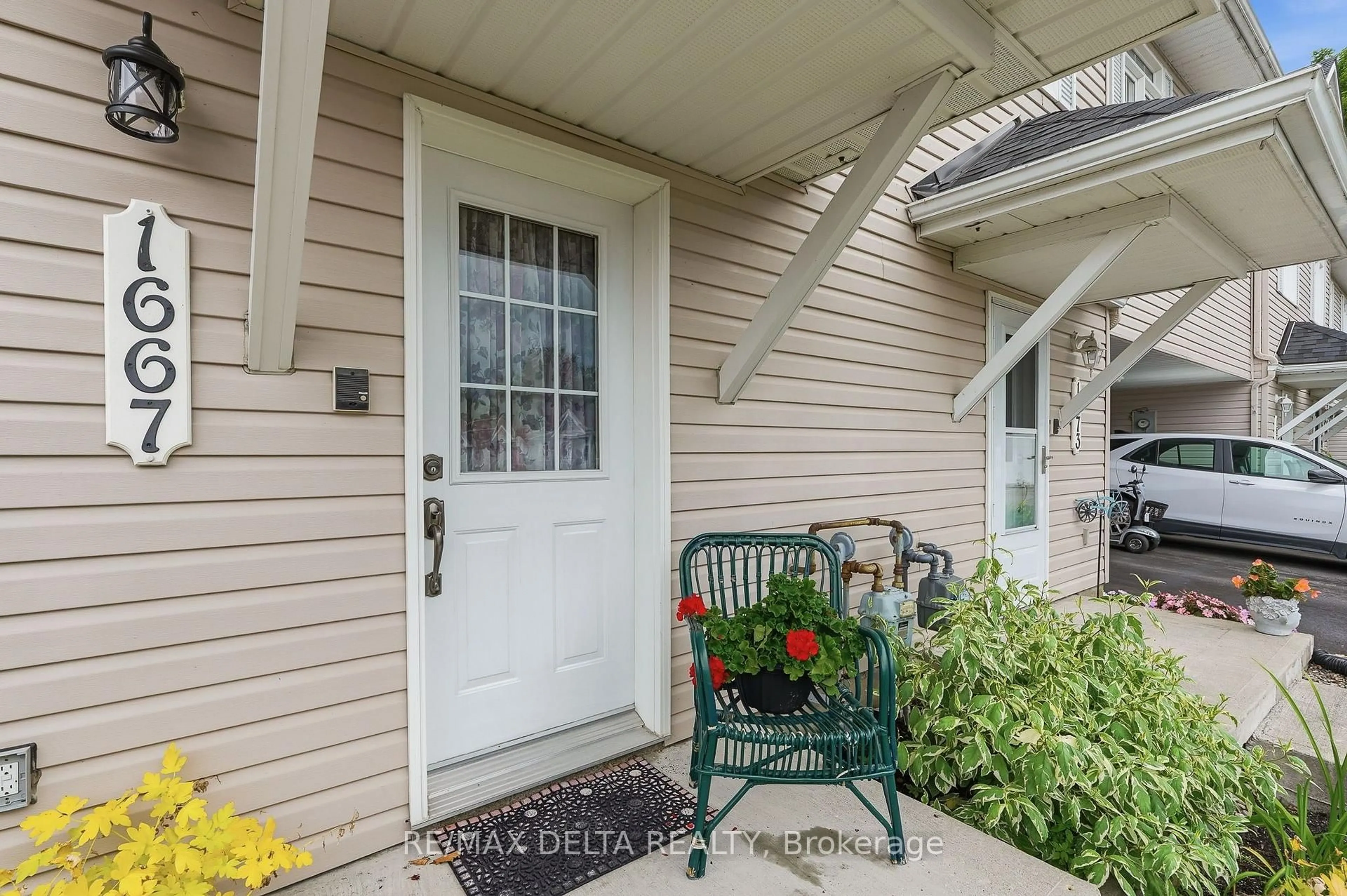 Indoor entryway for 1667 Manon St, Clarence-Rockland Ontario K4K 1T9