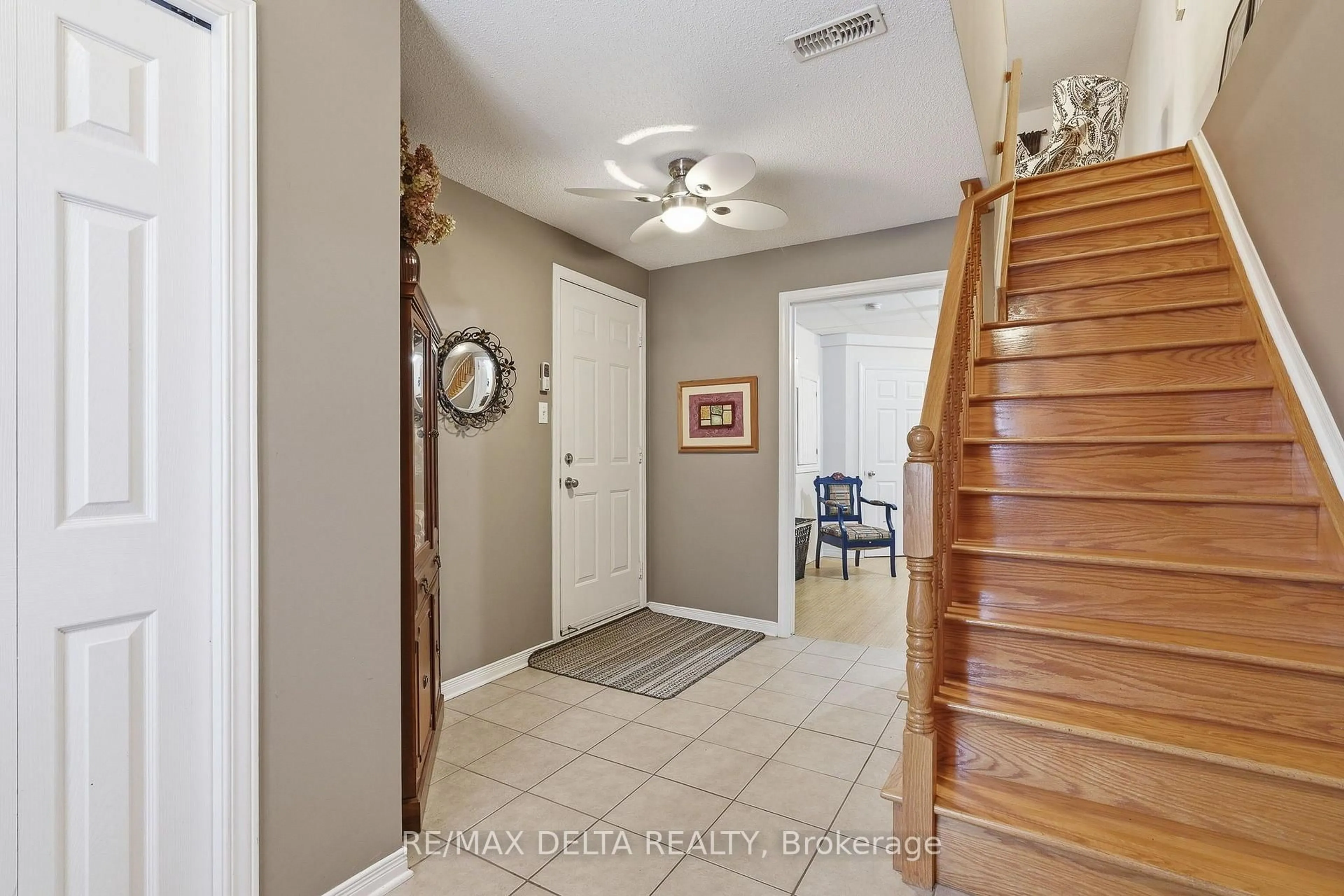 Indoor entryway for 1667 Manon St, Clarence-Rockland Ontario K4K 1T9