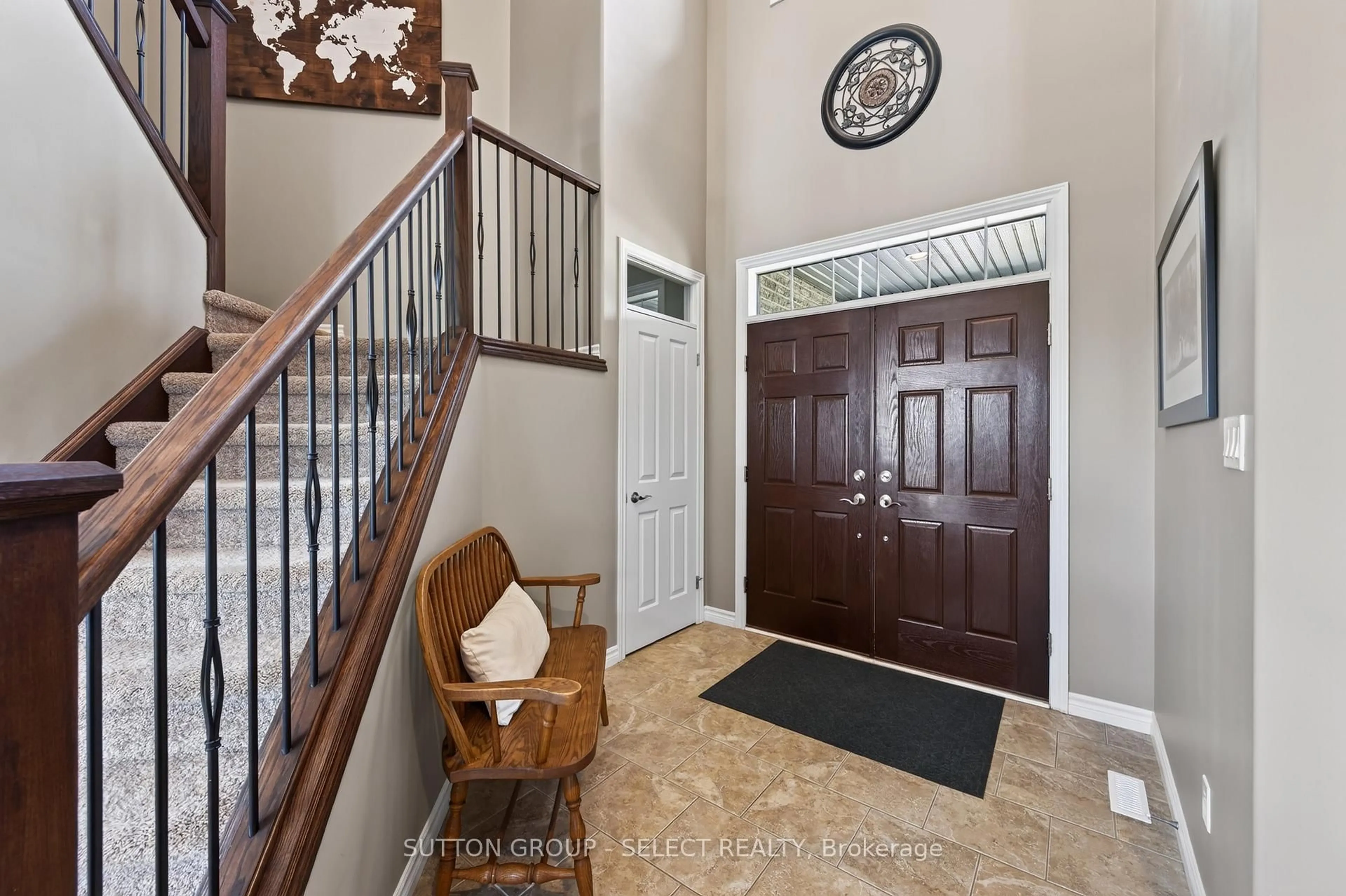 Indoor entryway for 6 Ashwood Cres, Middlesex Centre Ontario N0M 2A0