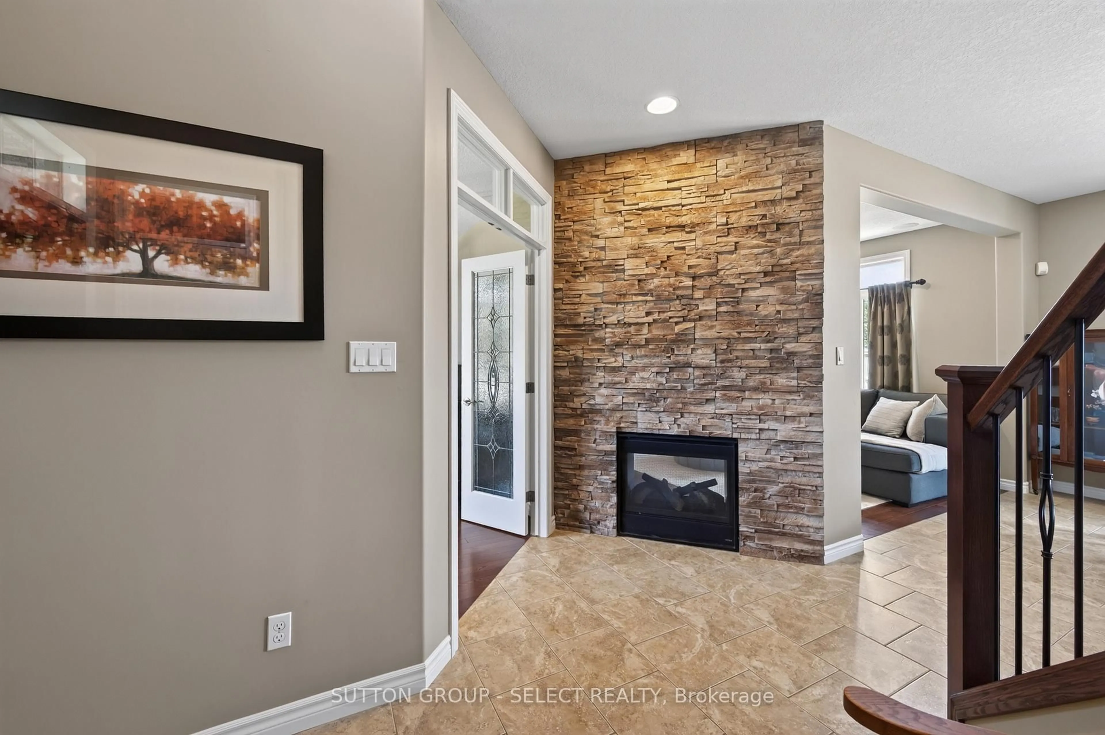 Indoor entryway for 6 Ashwood Cres, Middlesex Centre Ontario N0M 2A0