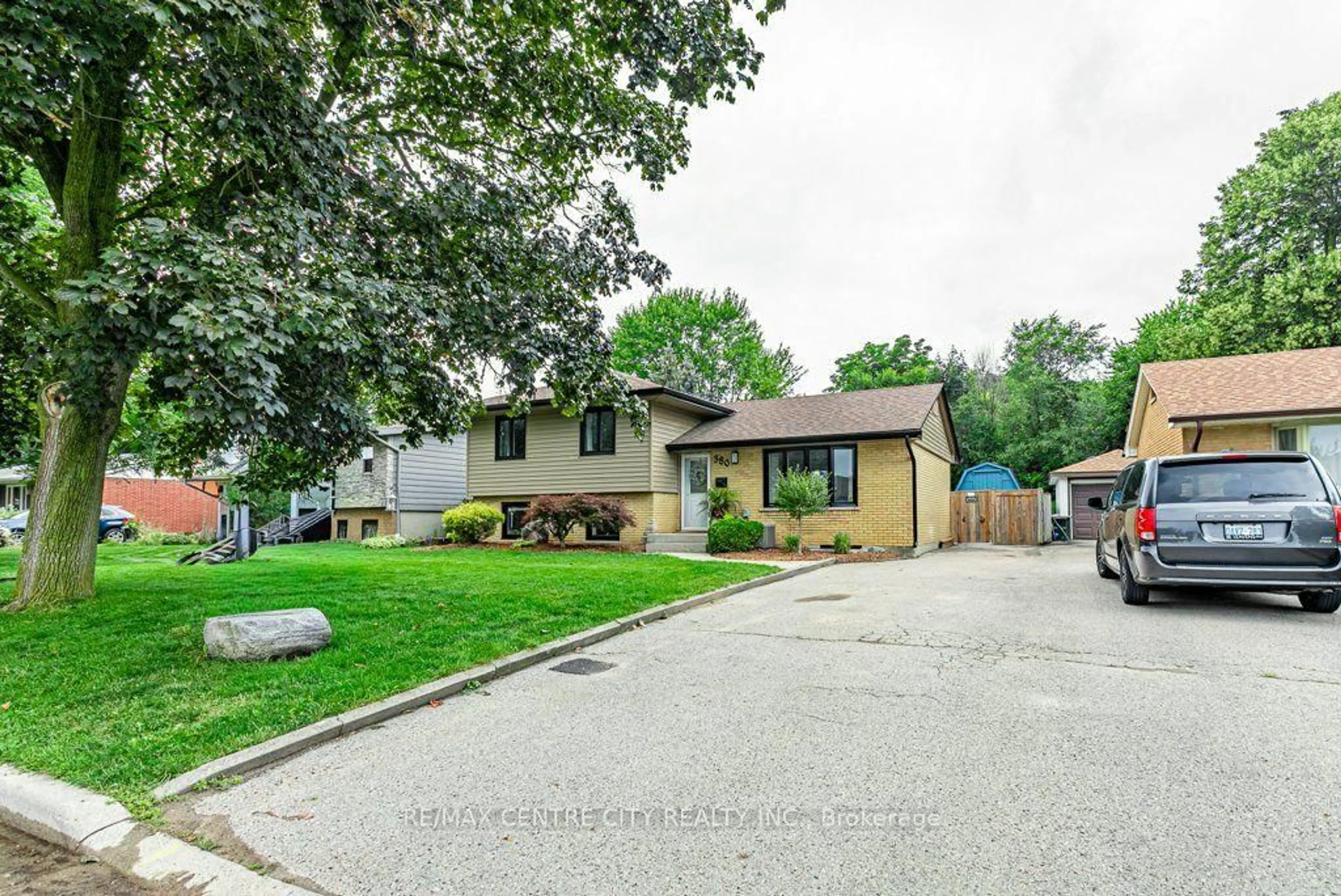 Unknown for 380 Magnolia Cres, London East Ontario N5Y 4S9
