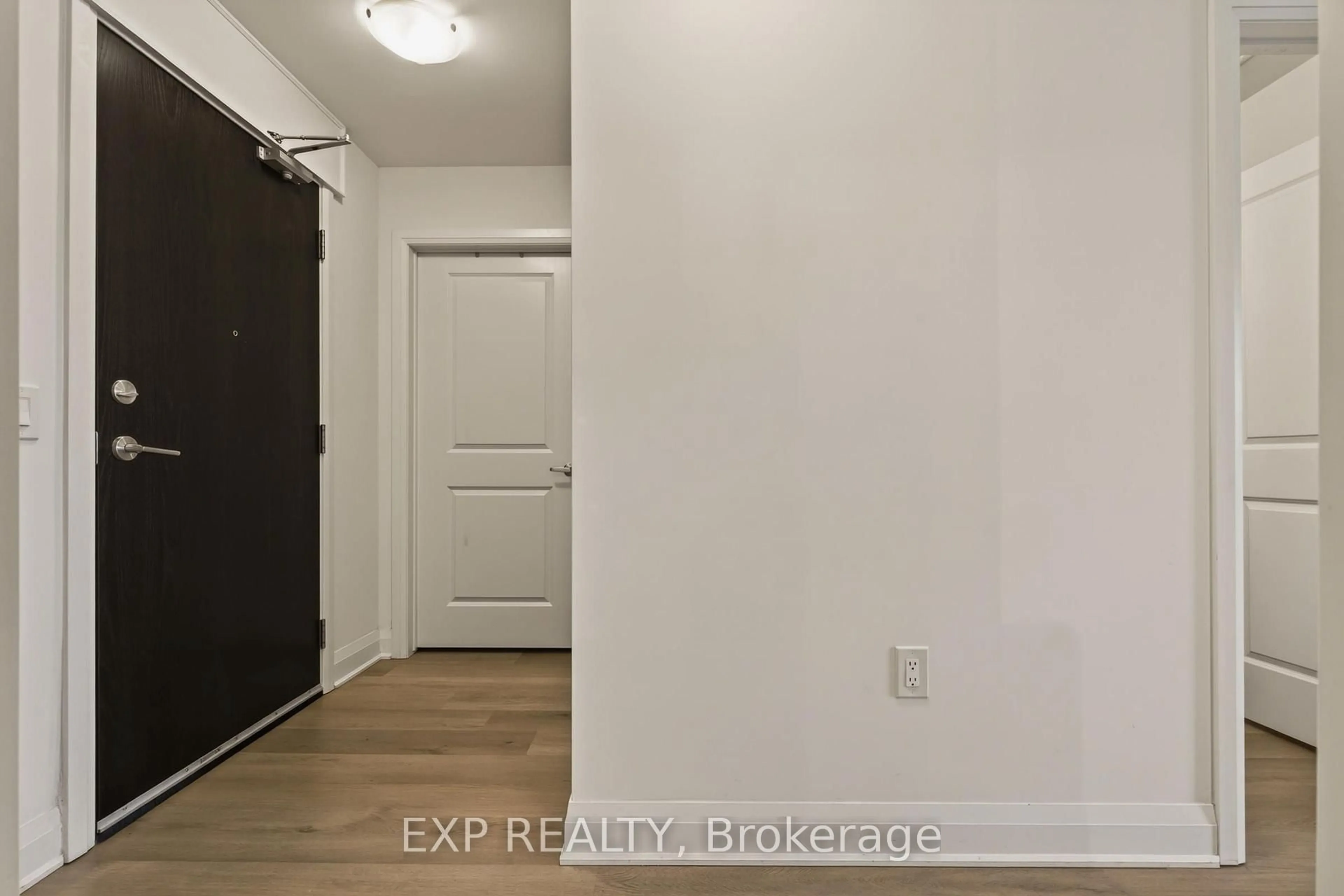 Indoor entryway for 1936 Rymal Rd #208, Hamilton Ontario L0R 1P0
