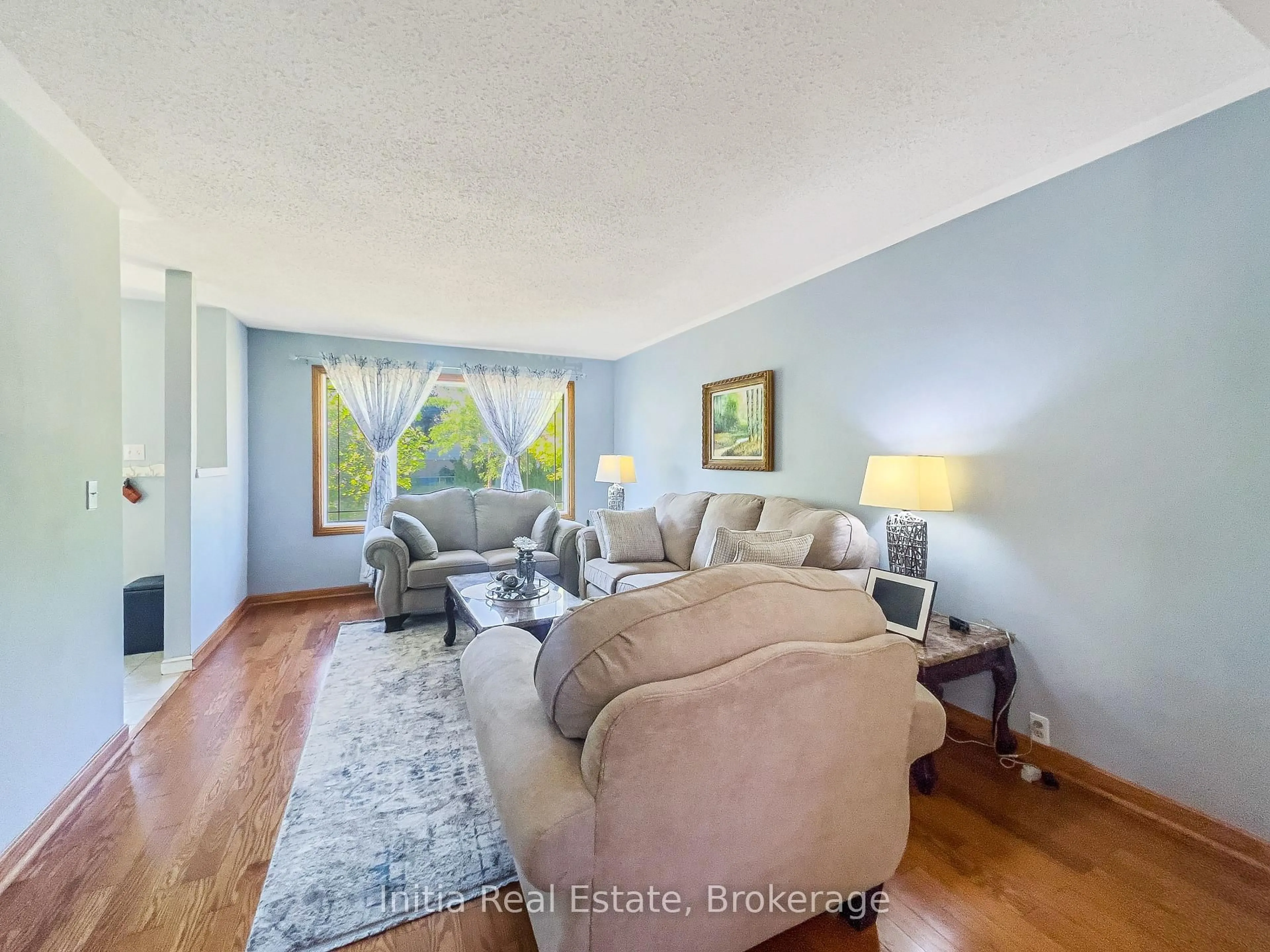 Living room with furniture, unknown for 43 Sussex Cres, London East Ontario N5Y 5H3