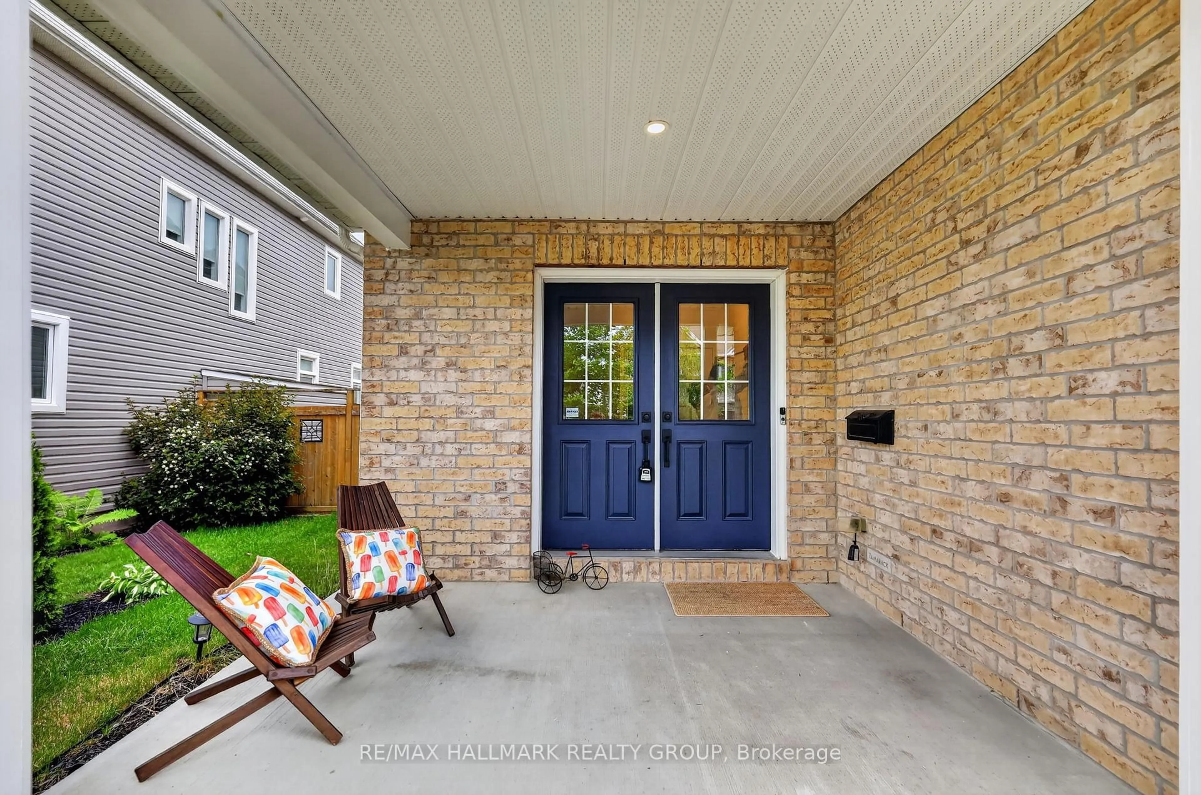 Indoor entryway for 878 EXCURSION Way, Ottawa Ontario K2J 6E3