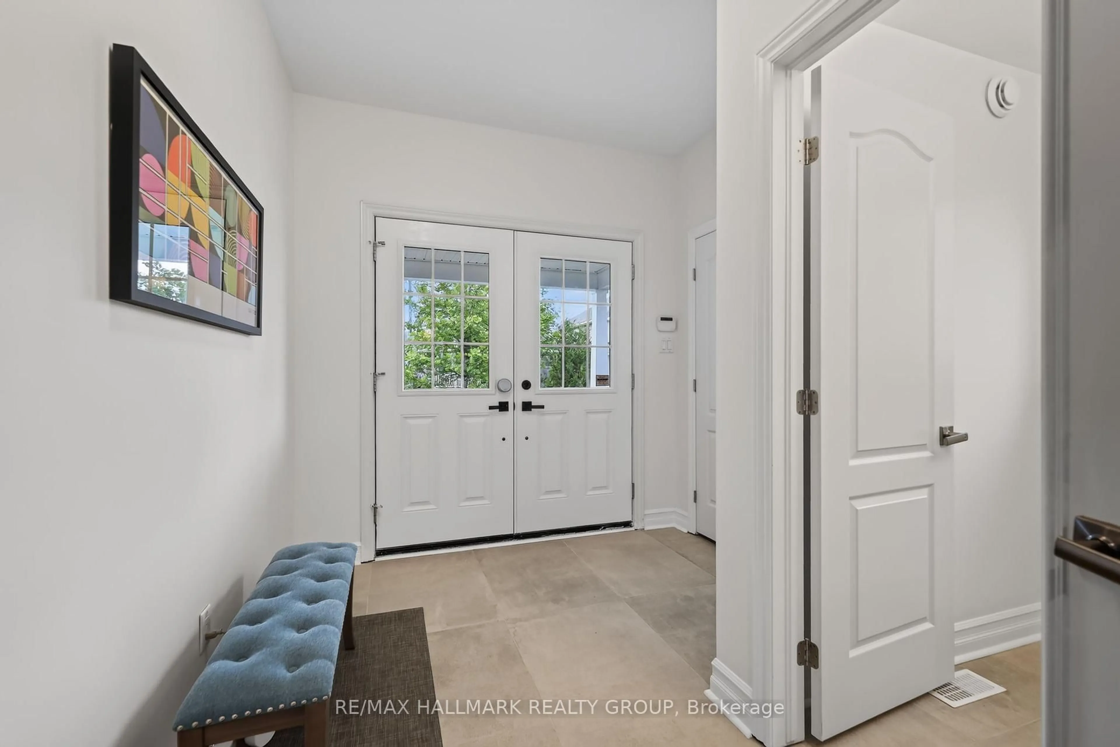 Indoor entryway for 878 EXCURSION Way, Ottawa Ontario K2J 6E3